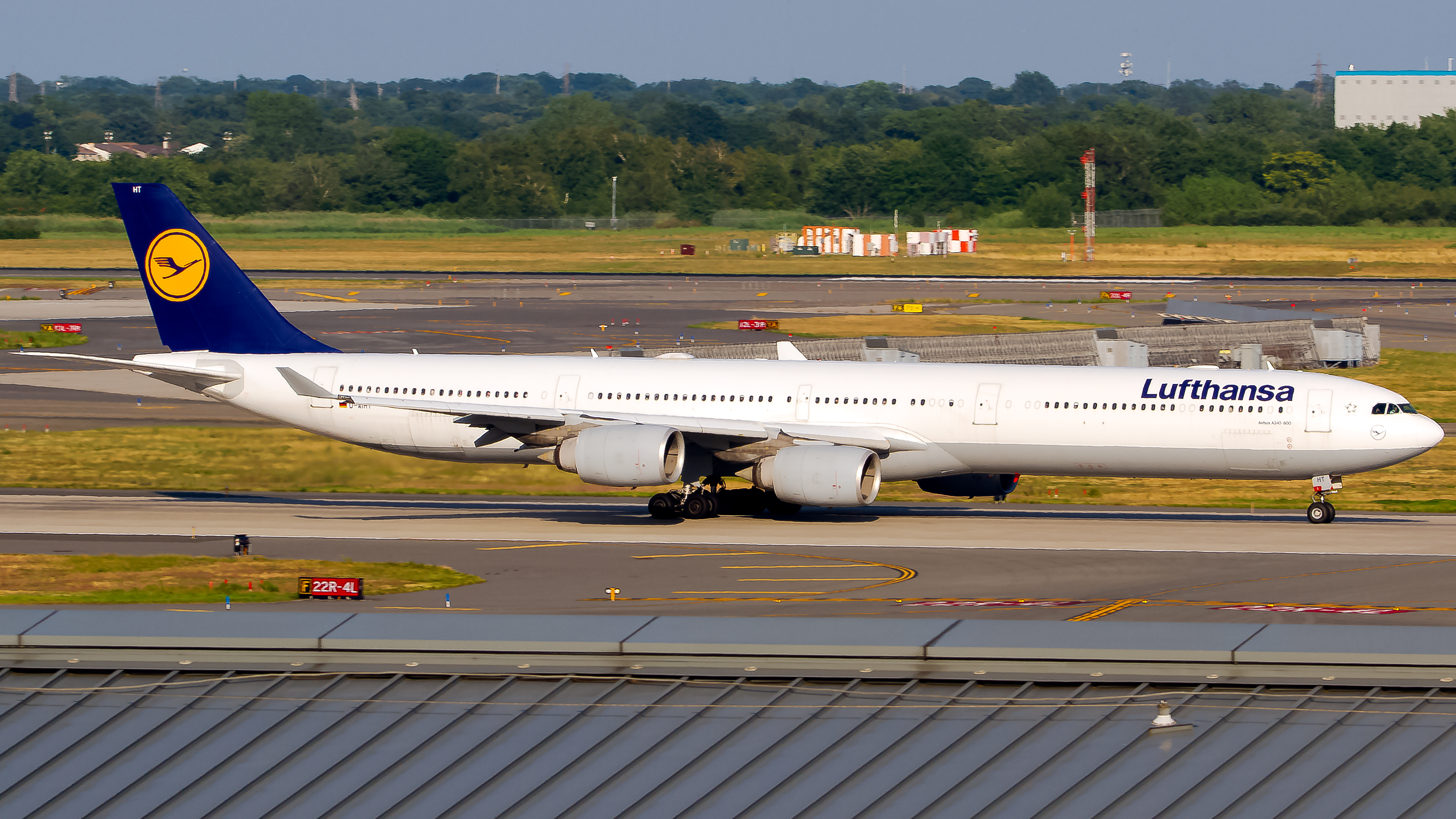 Full size: Lufthansa Airbus A340-600 D-AIHT at John F. Kennedy International Airport