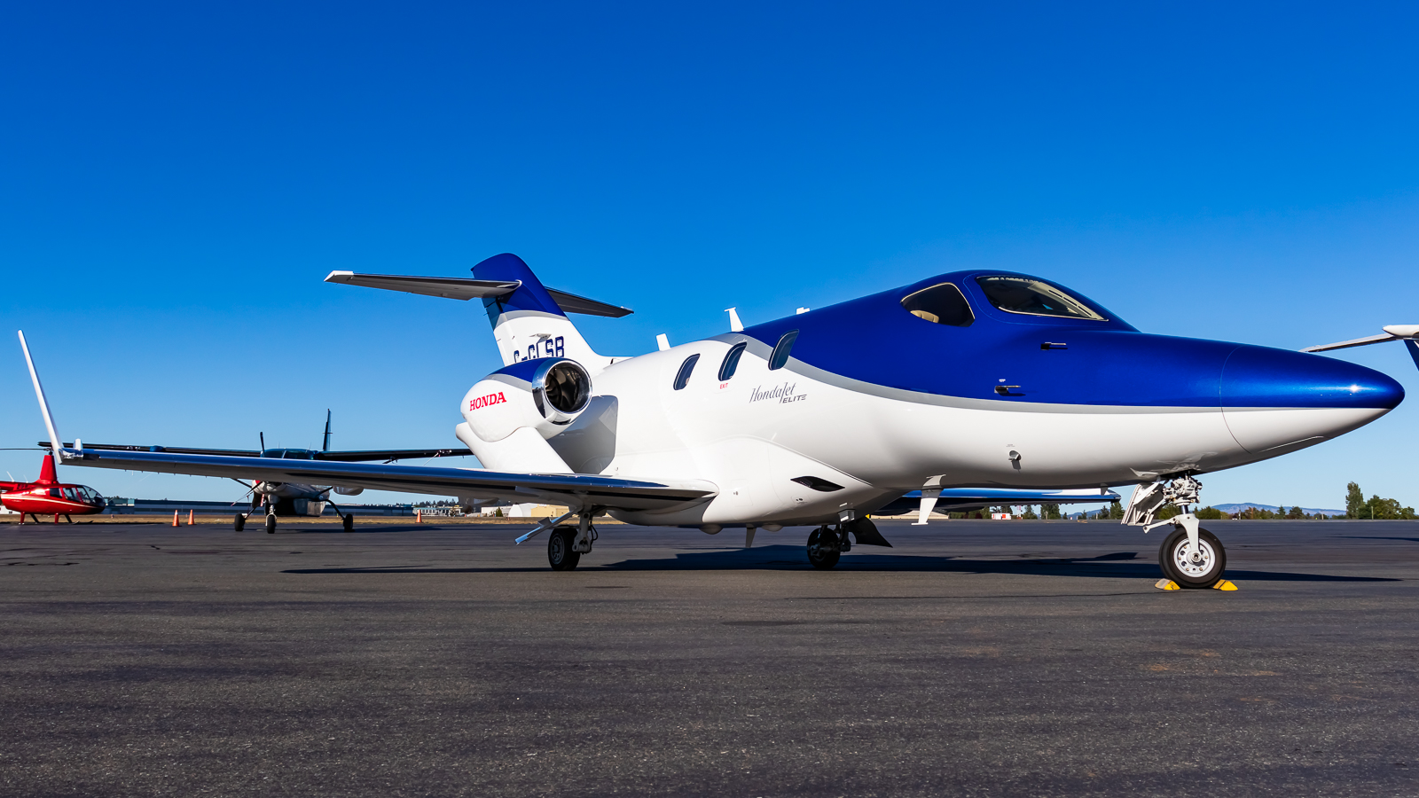 Full size: PRIVATE Honda HA-420 HondaJet Elite C-GLSB at Victoria International Airport