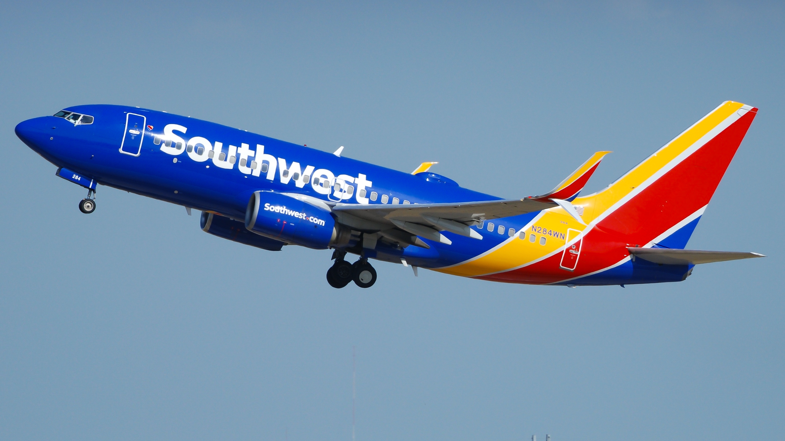 Full size: Southwest Airlines Boeing 737-700 N284WN at Will Rogers World Airport