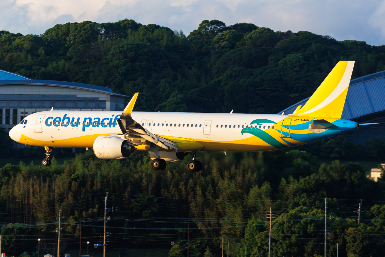 Full size: Cebu Pacific Airbus A321NEO RP-C4118 at Fukuoka Airport