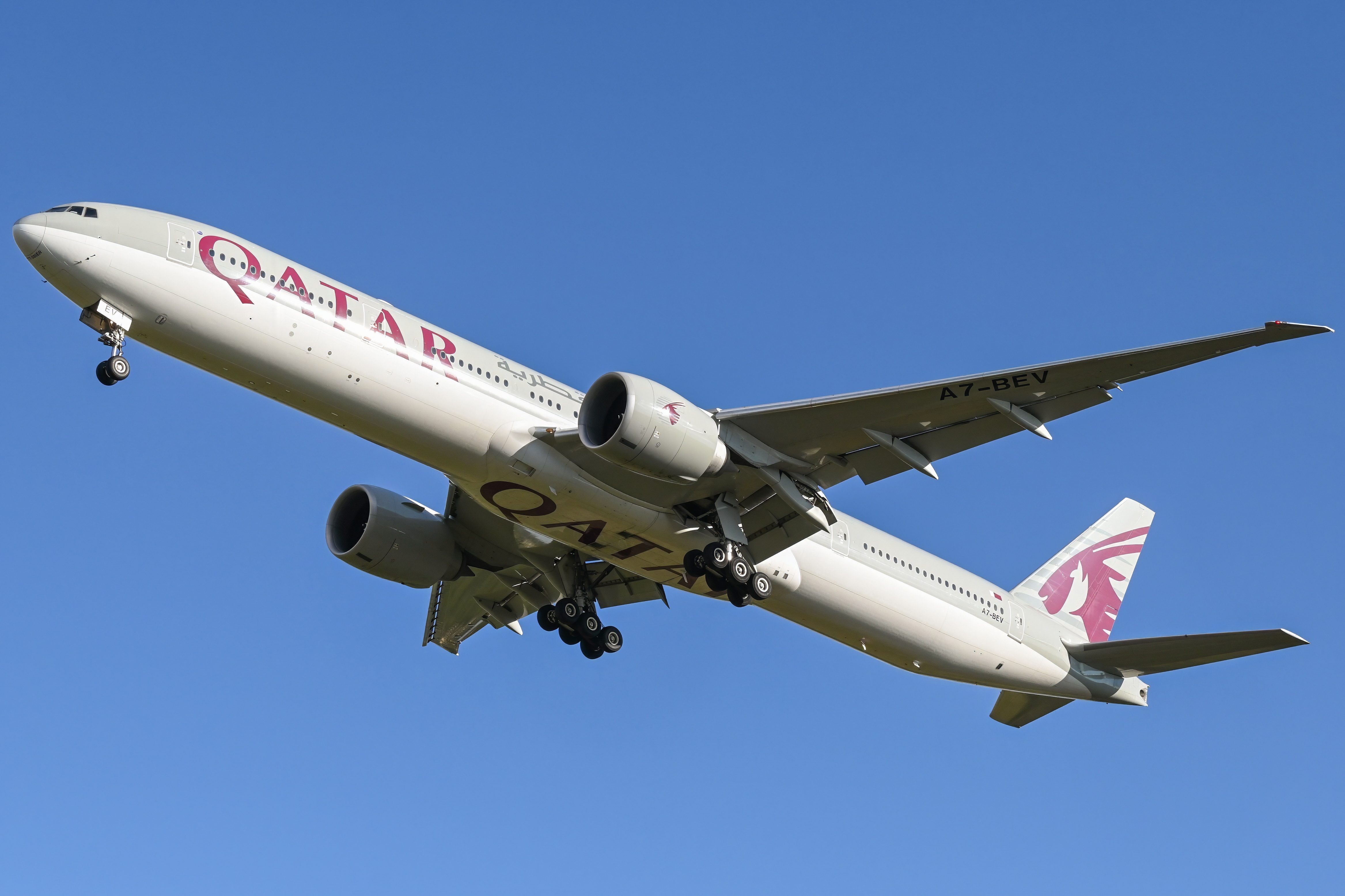 Full size: Qatar Airways Boeing 777-300ER A7-BEV at Washington Dulles International Airport