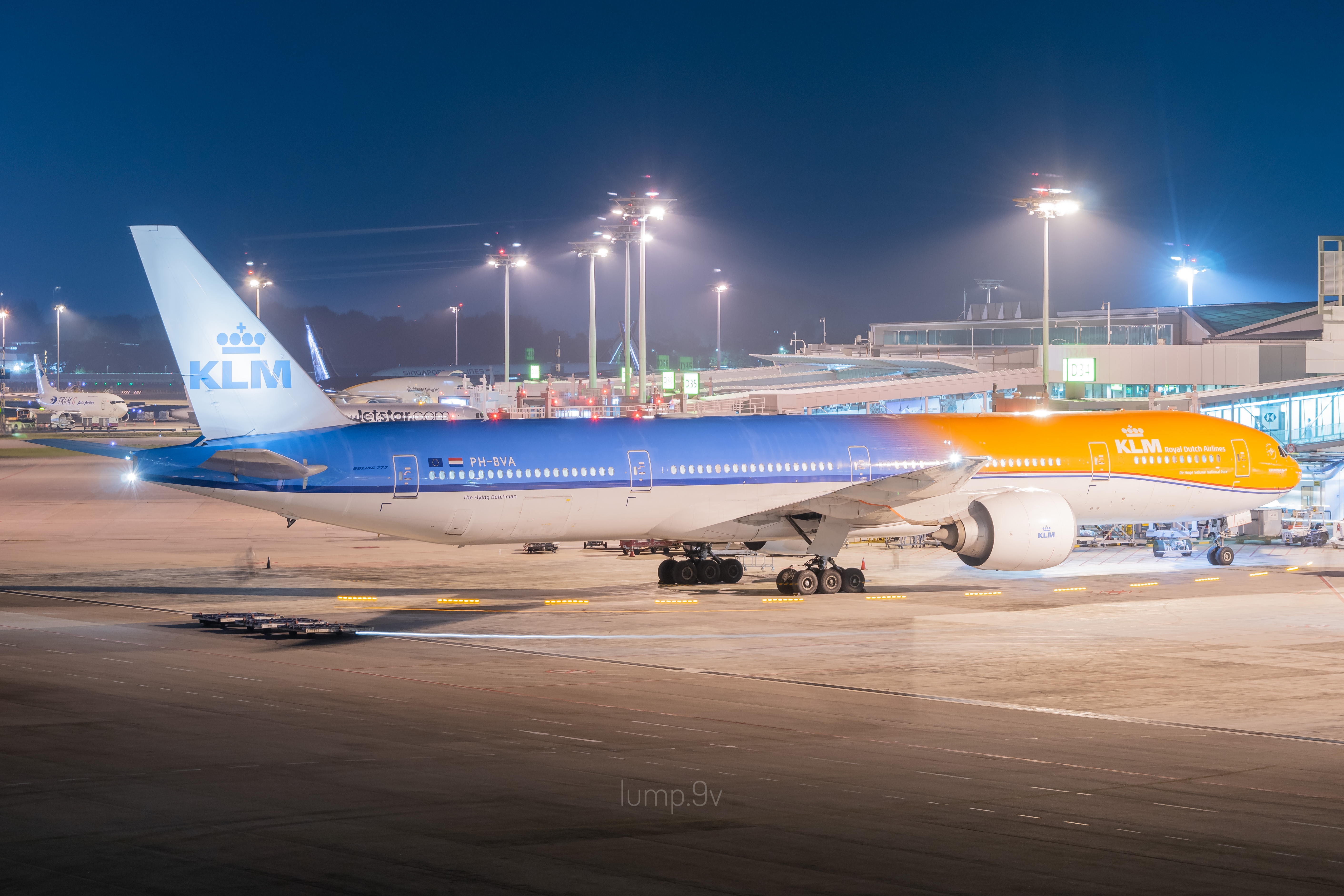 Full size: KLM Boeing 777-300ER PH-BVA at Singapore-Changi Airport