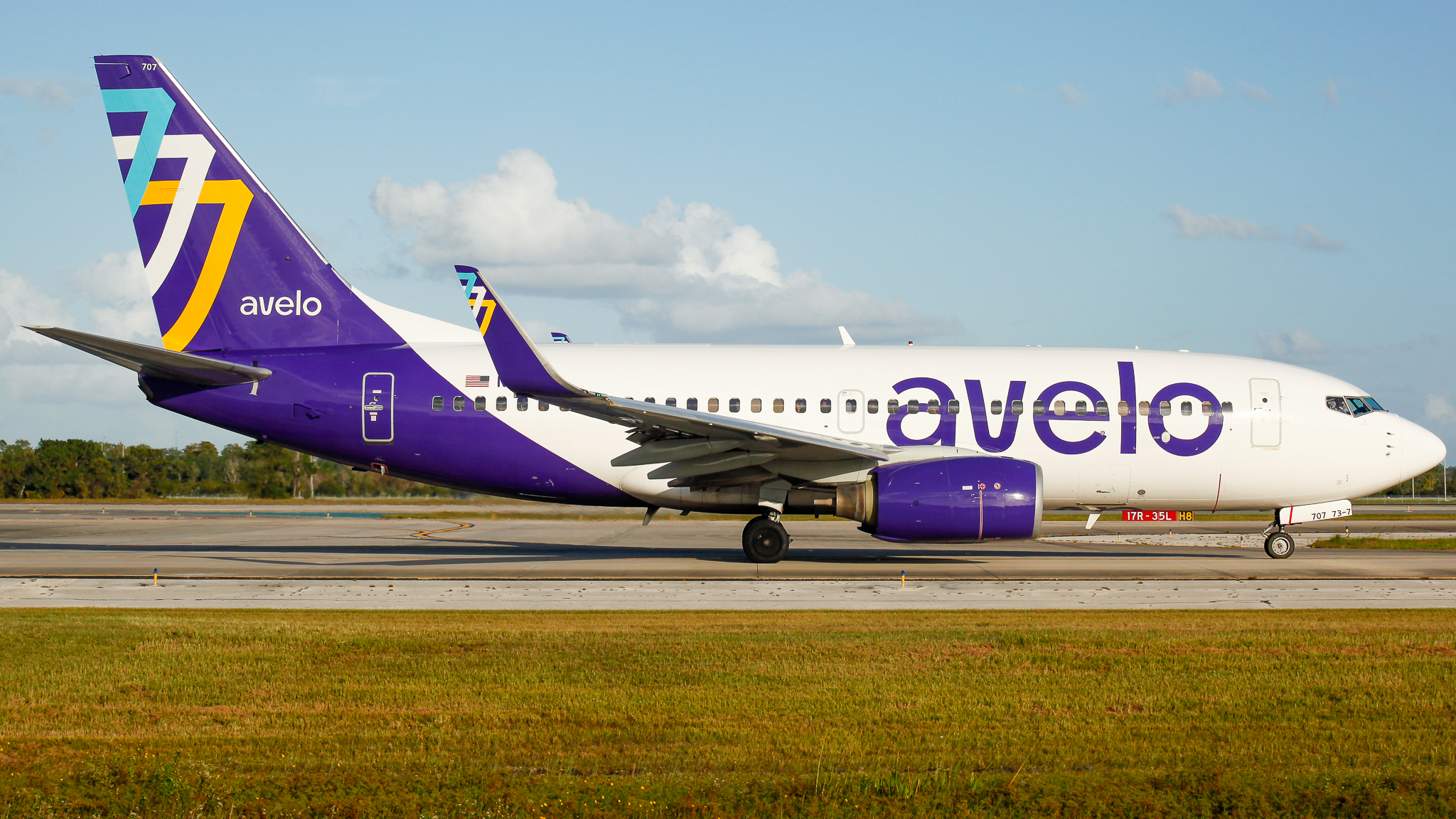 Full size: Avelo Airlines Boeing 737-700 N707VL at Orlando International Airport