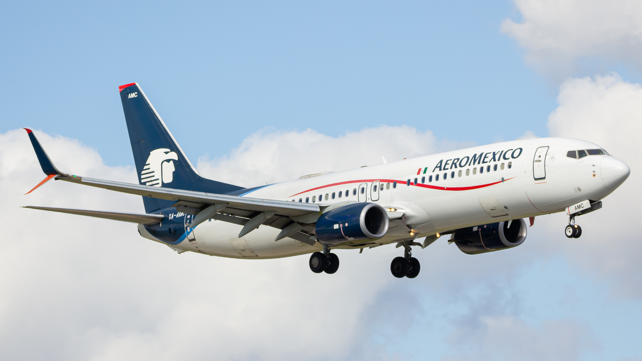 Full size: Aeromexico Boeing 737-800 XA-AMC at Miami International Airport