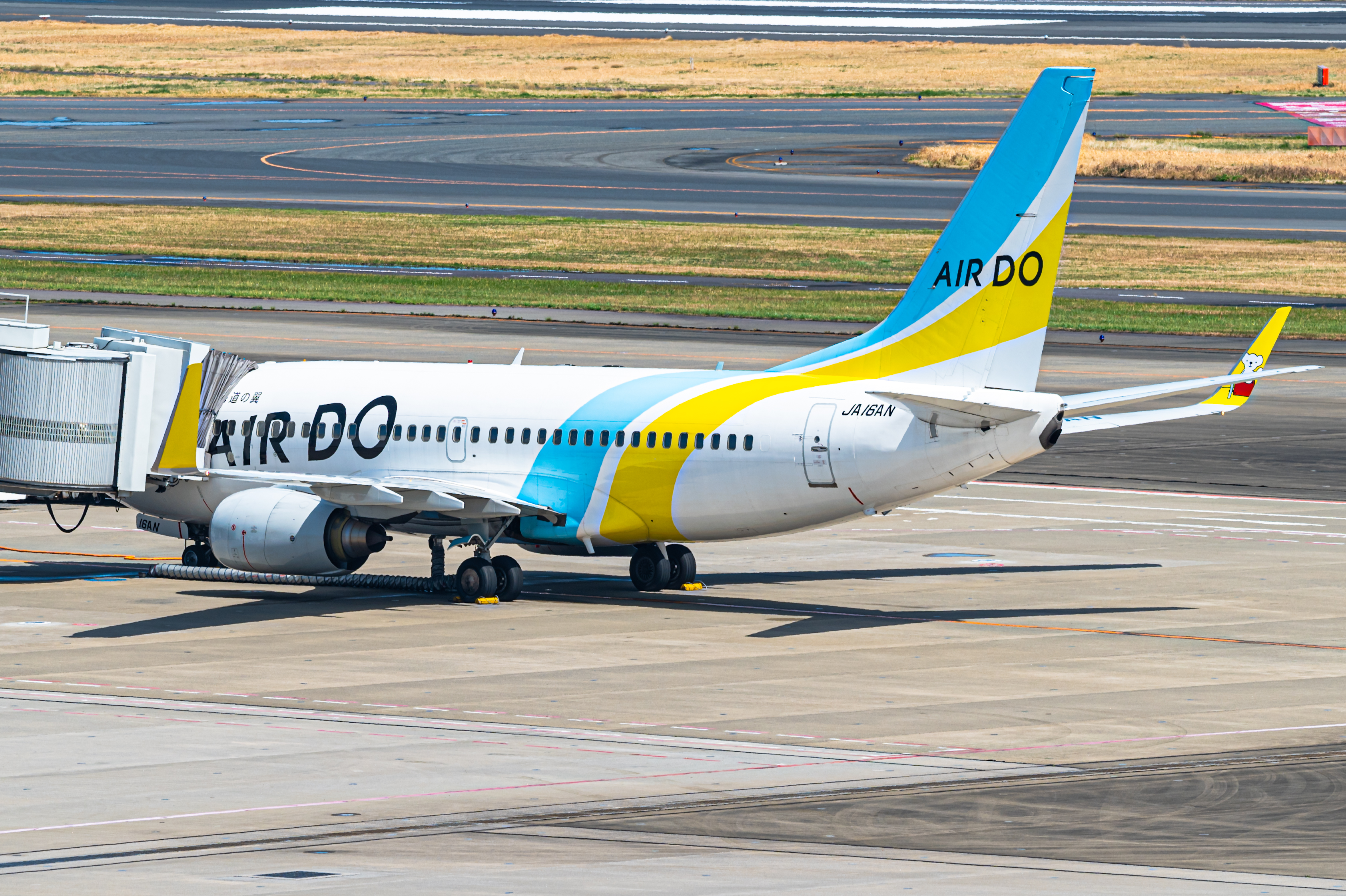 Full size: Air Do Boeing 737-700 JA16AN at Tokyo-Haneda Airport