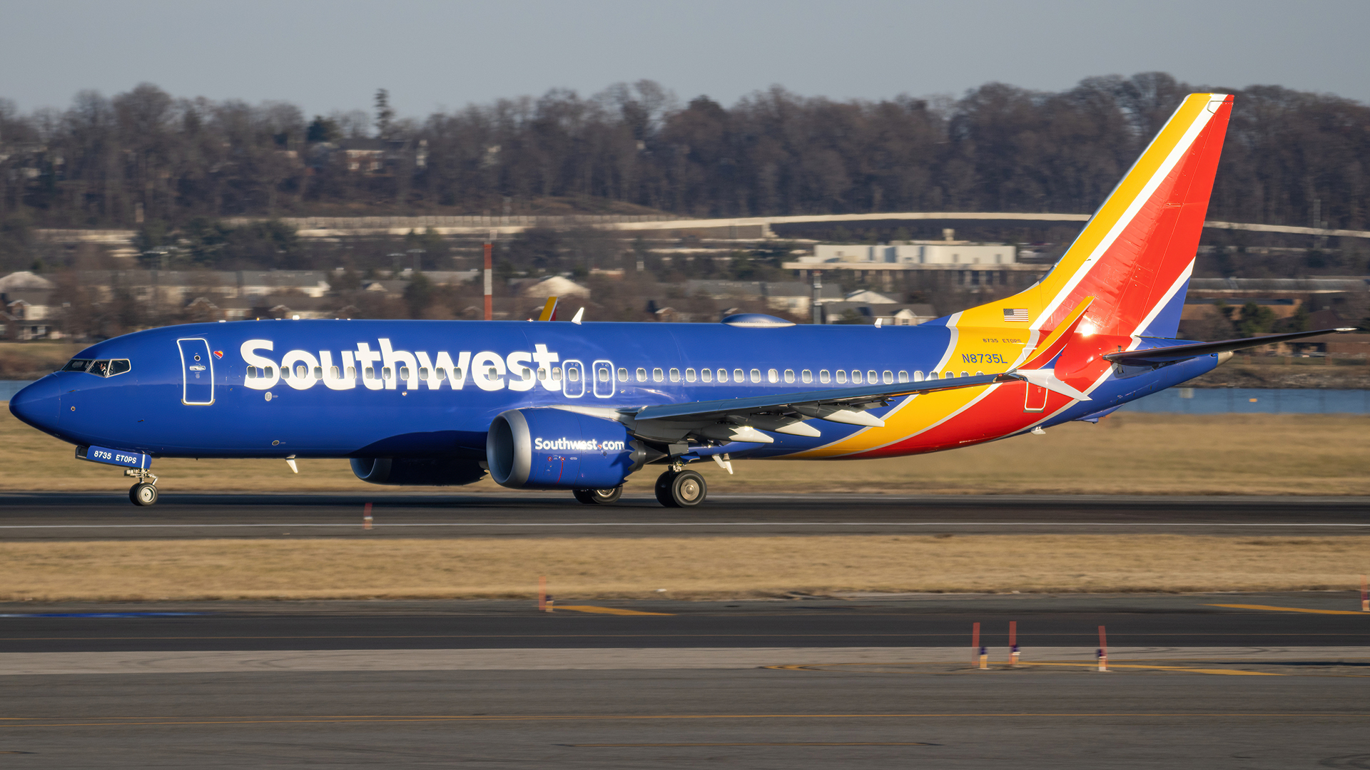 Full size: Southwest Airlines Boeing 737 MAX 8 N8735L at Ronald Reagan National Airport