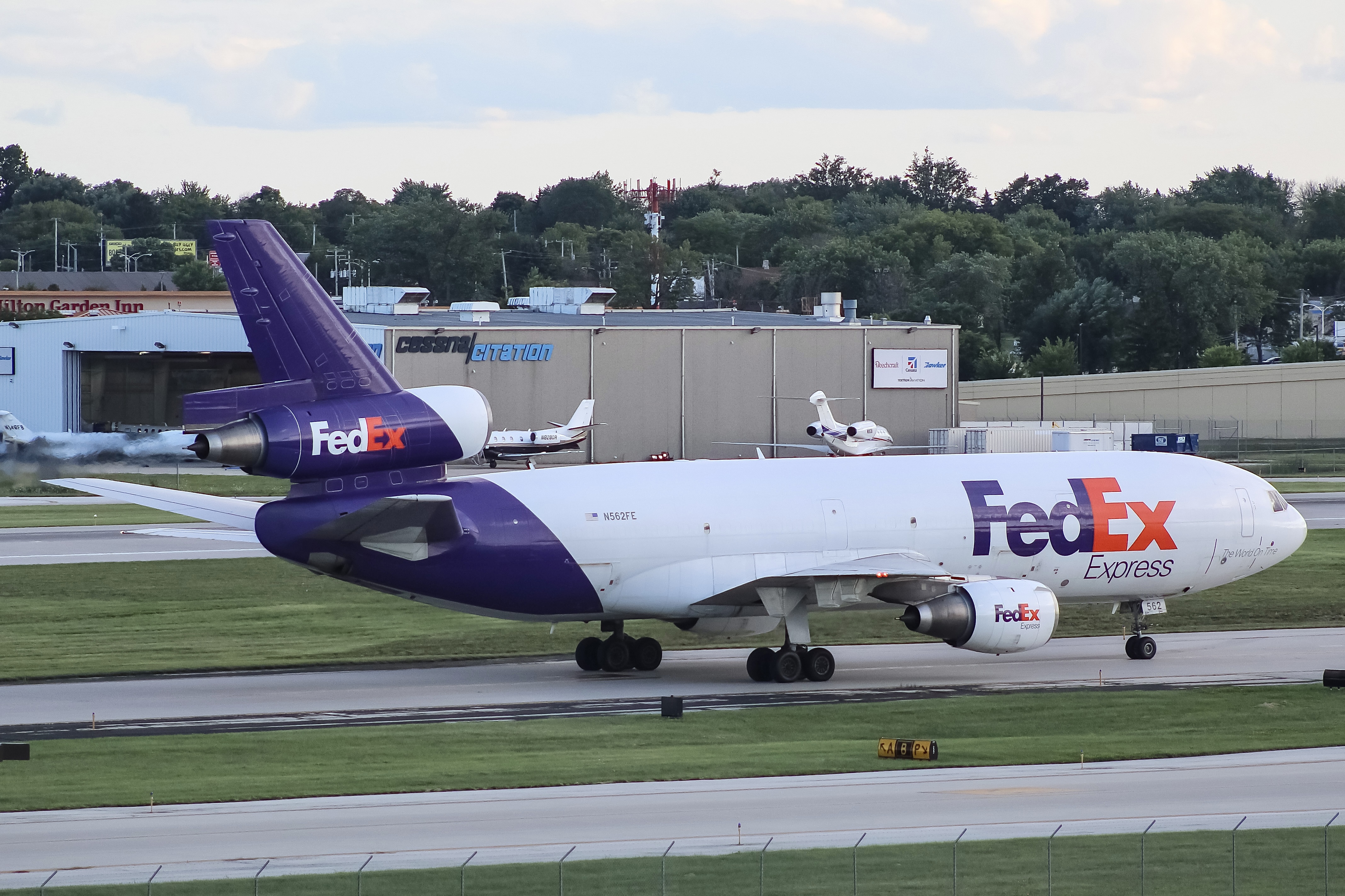 Full size: FedEx  McDonnell Douglas MD-10F N562FE at General Mitchell International Airport