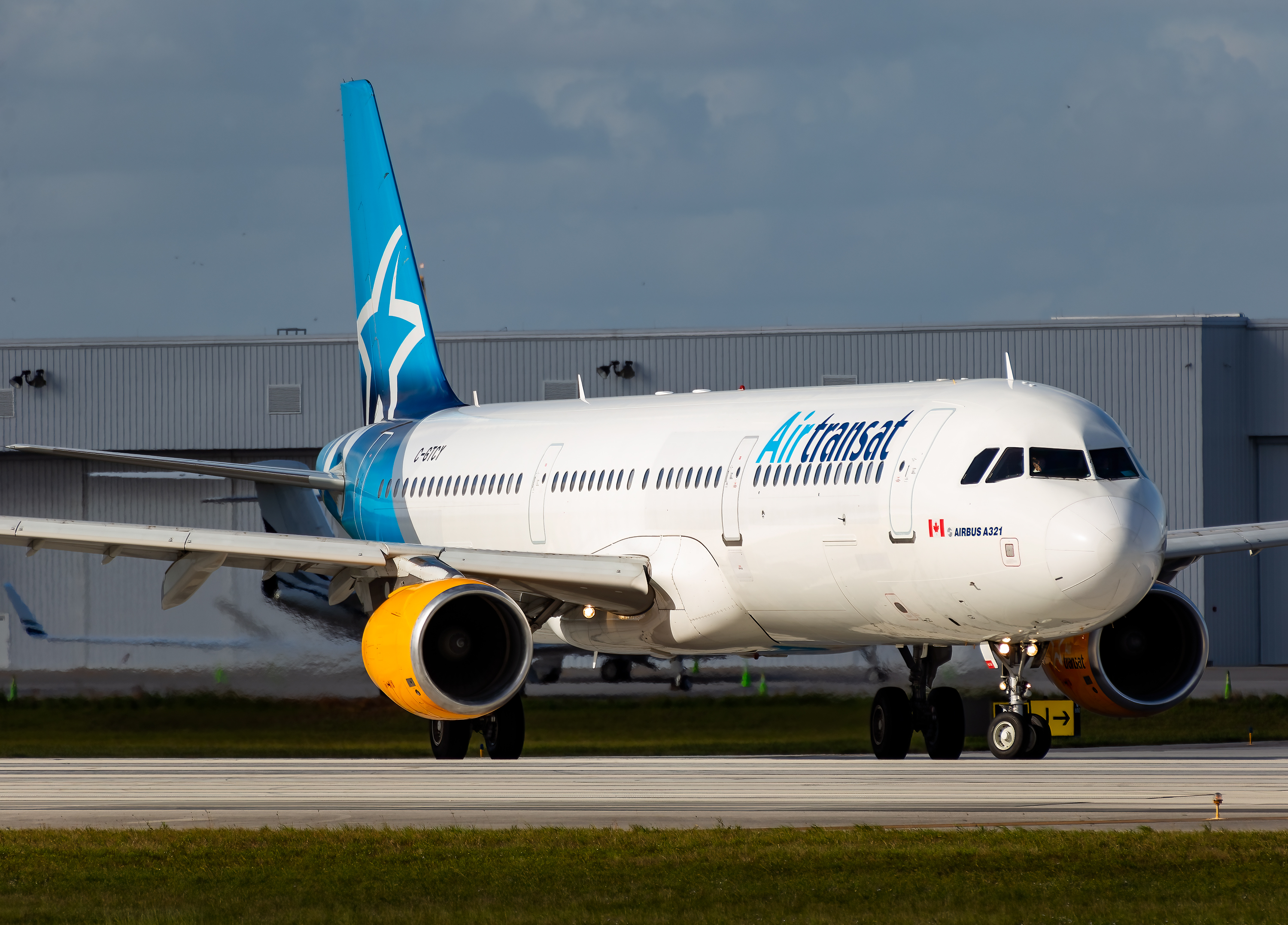 Full size: Air Transat Airbus A321-200 C-GTCY at Fort Lauderdale/Hollywood International Airport