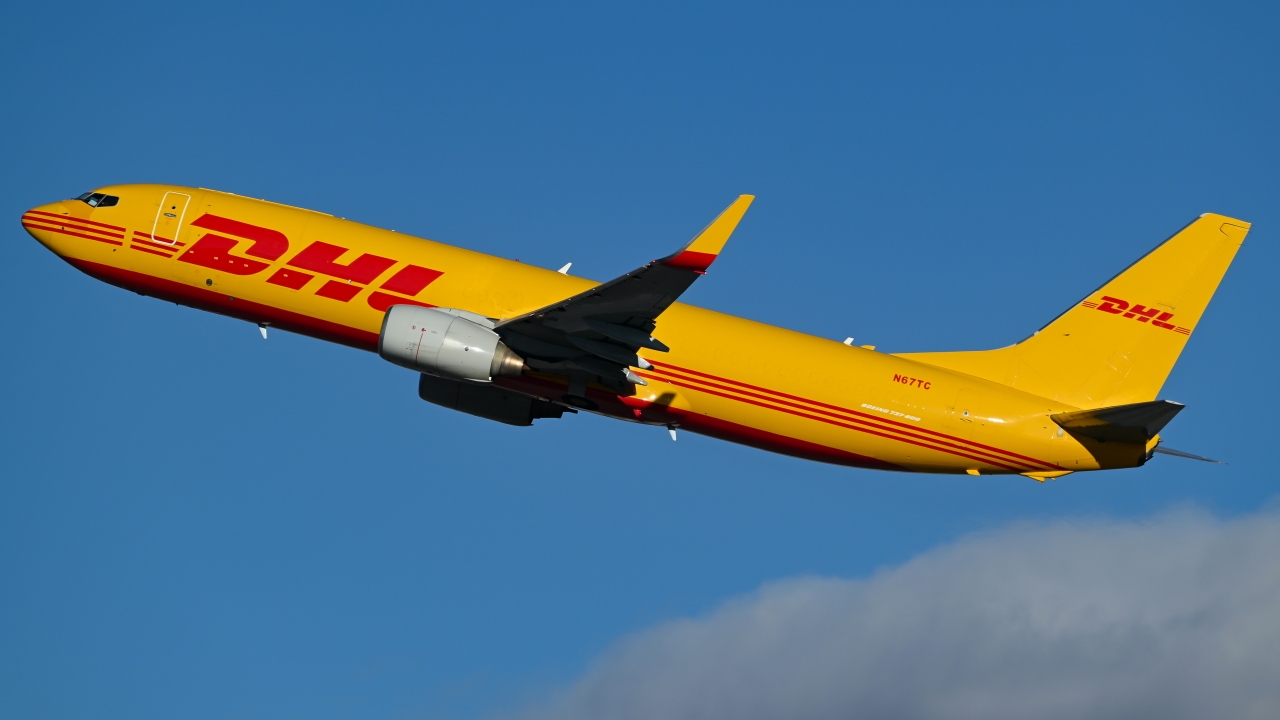 Full size: DHL Boeing 737-800 N67TC at Reno/Tahoe International Airport