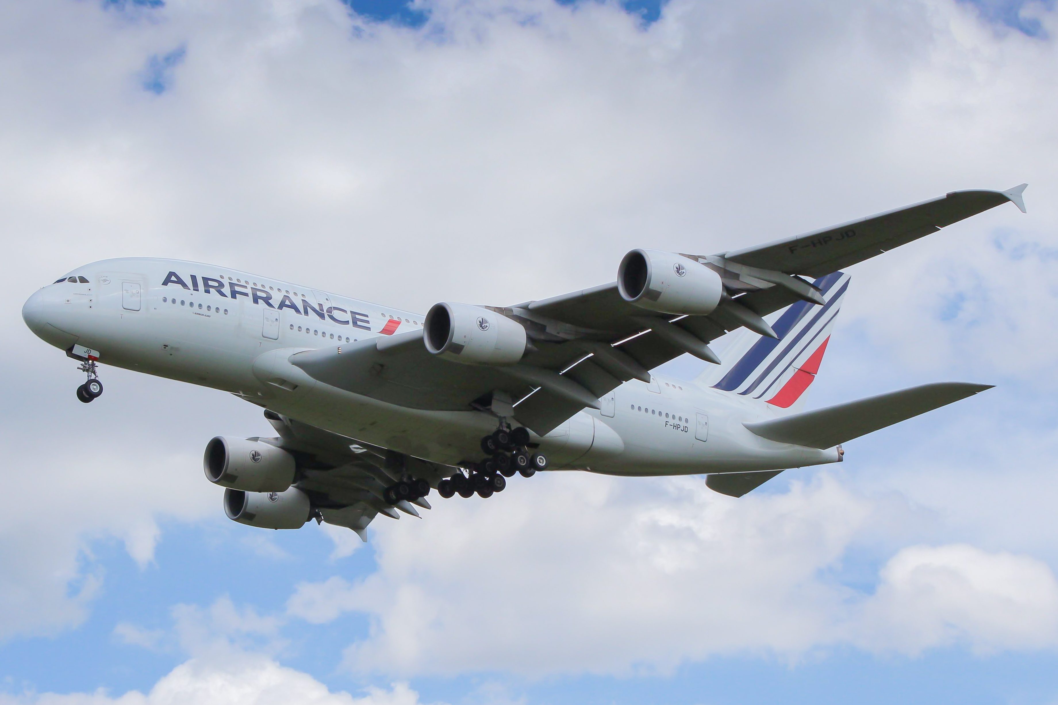 Full size: Air France Airbus A380-800 F-HPJD at Washington Dulles International Airport
