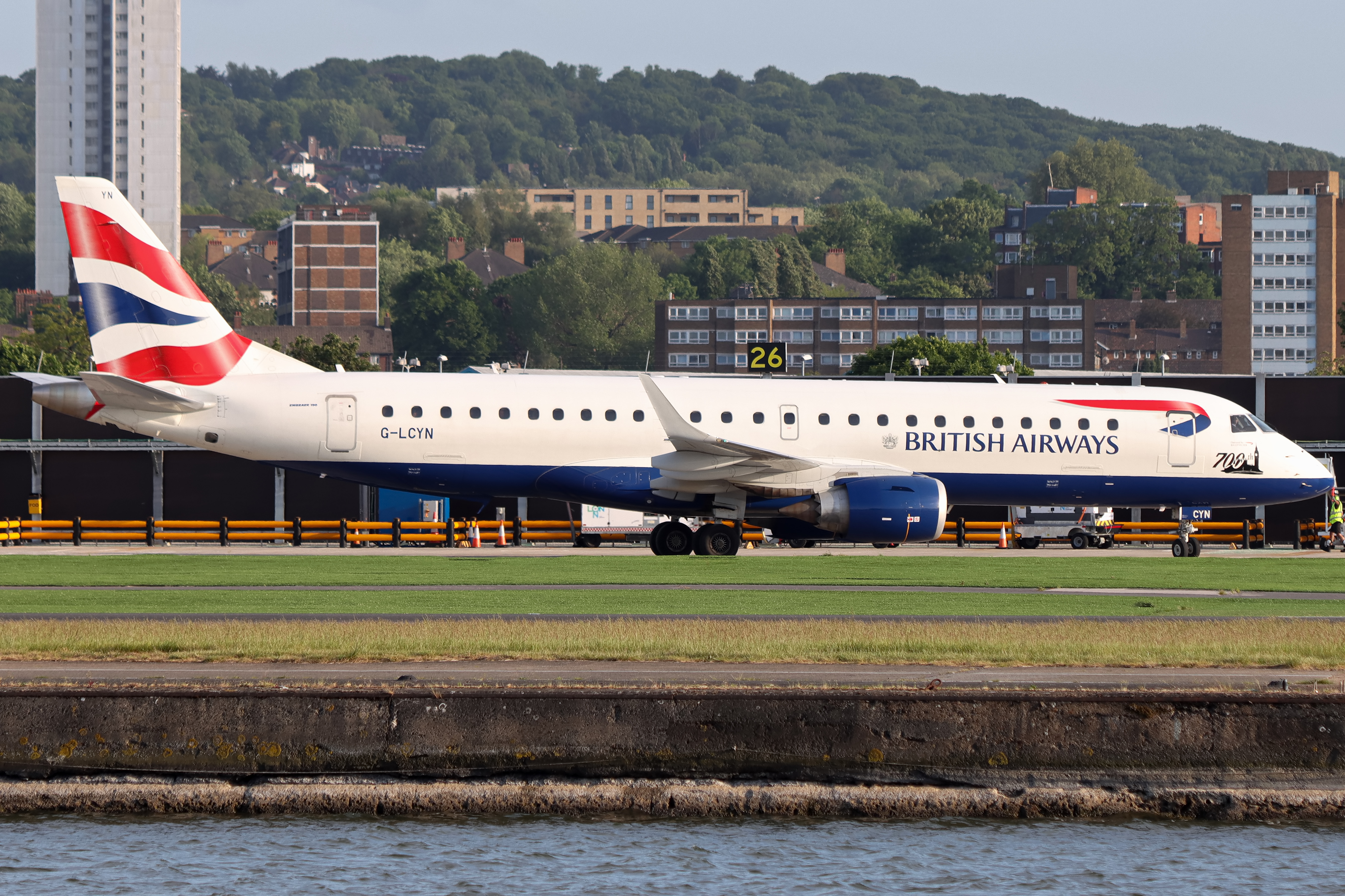 Full size: BA CityFlyer Embraer E190 G-LCYN at London City Airport