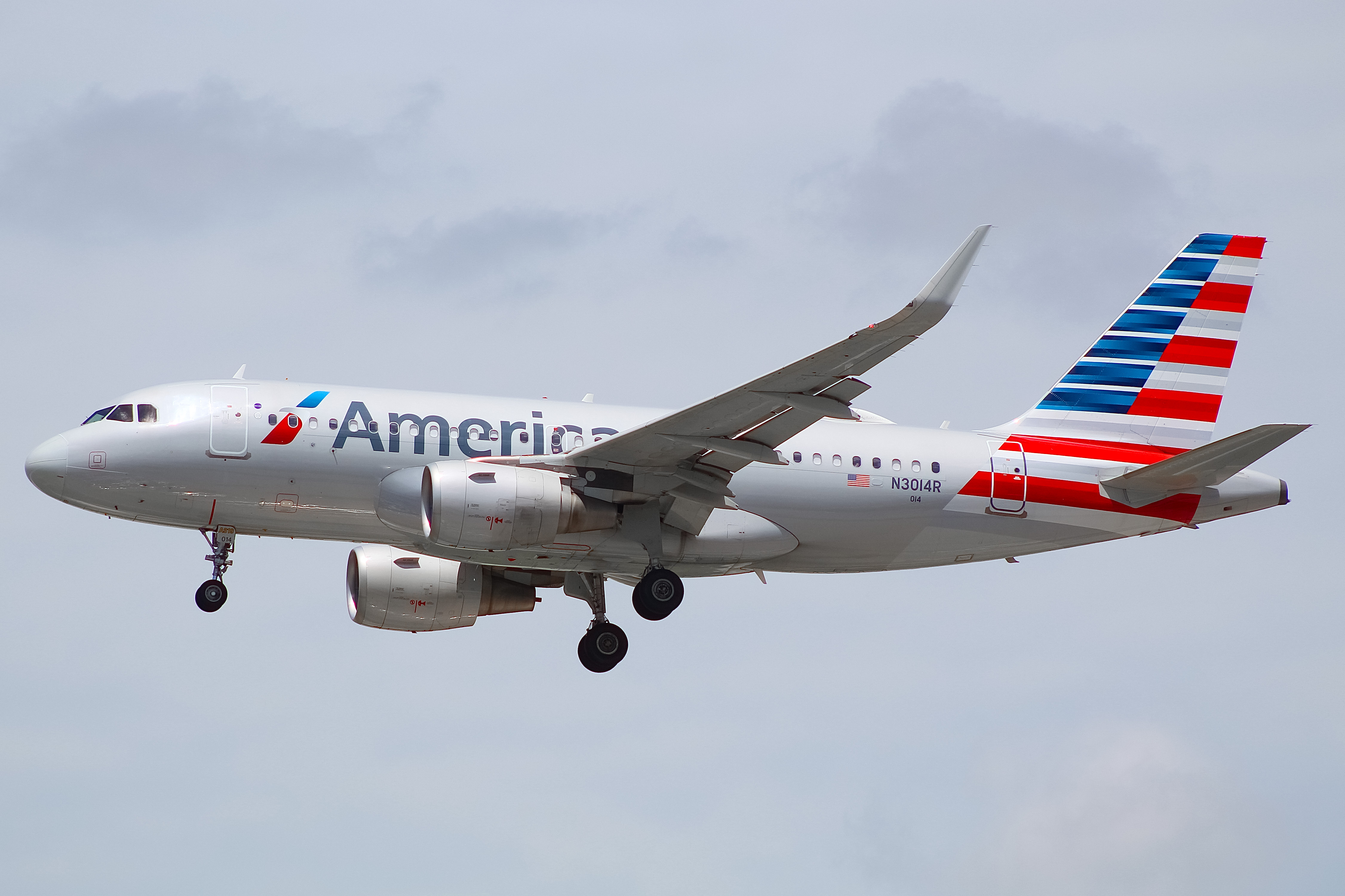 Full size: American Airlines Airbus A319 N3014R at Chicago O'Hare International Airport