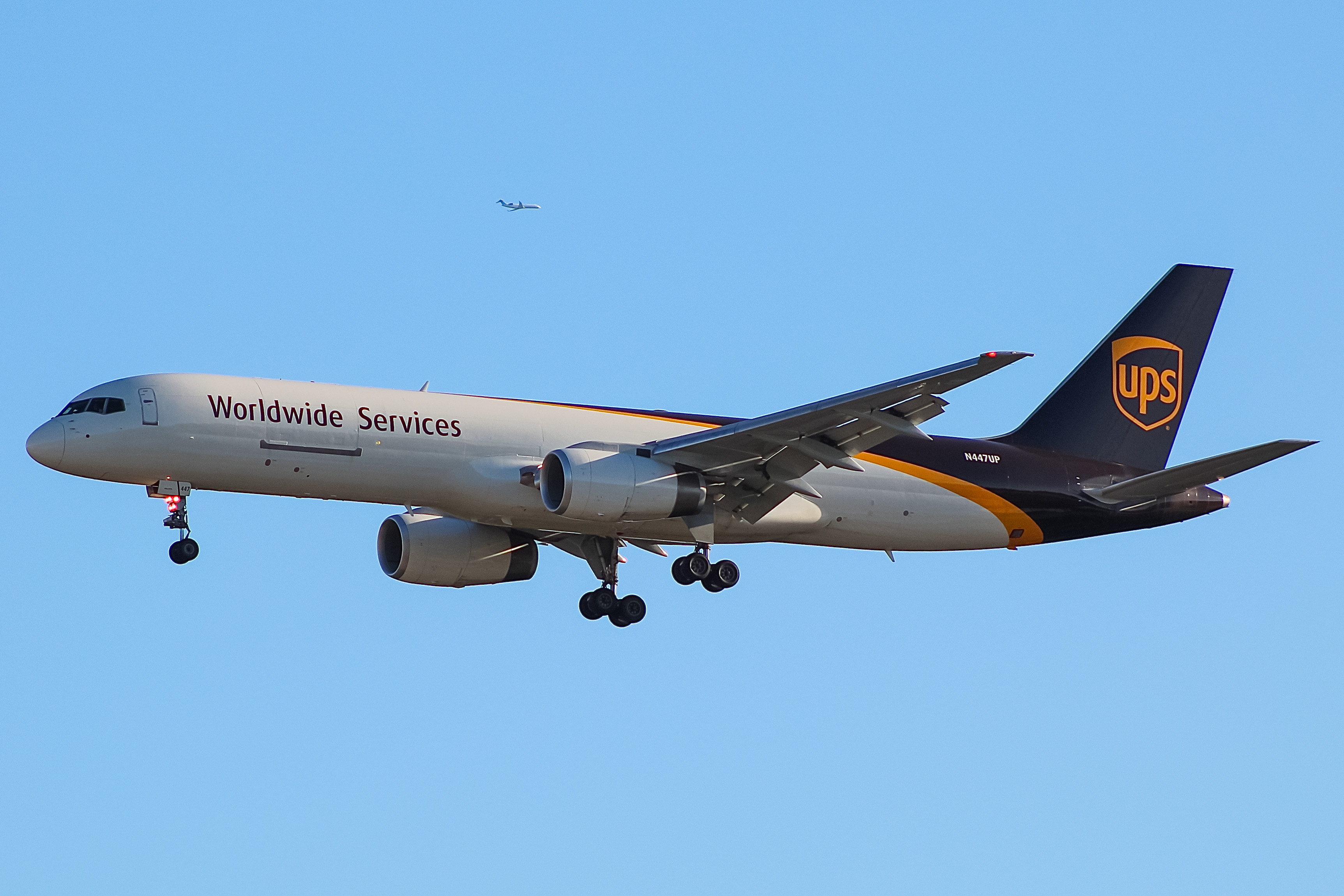 Full size: United Parcel Service Boeing 757-200F N447UP at Chicago O'Hare International Airport