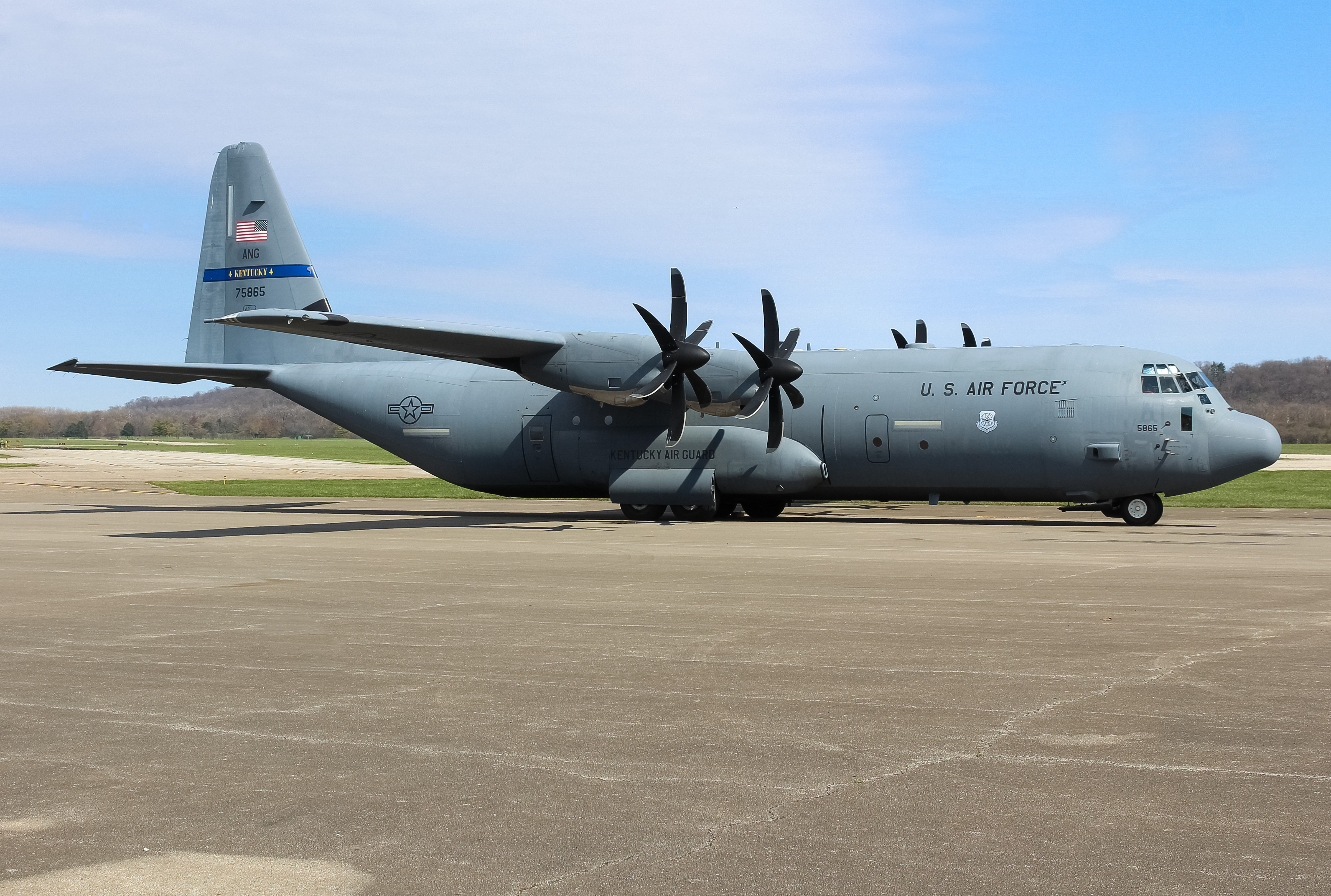 Full size: USAF - United States Air Force Lockheed C-130J Hercules 17-5865 at Cincinnati Municipal Airport/Lunken Field