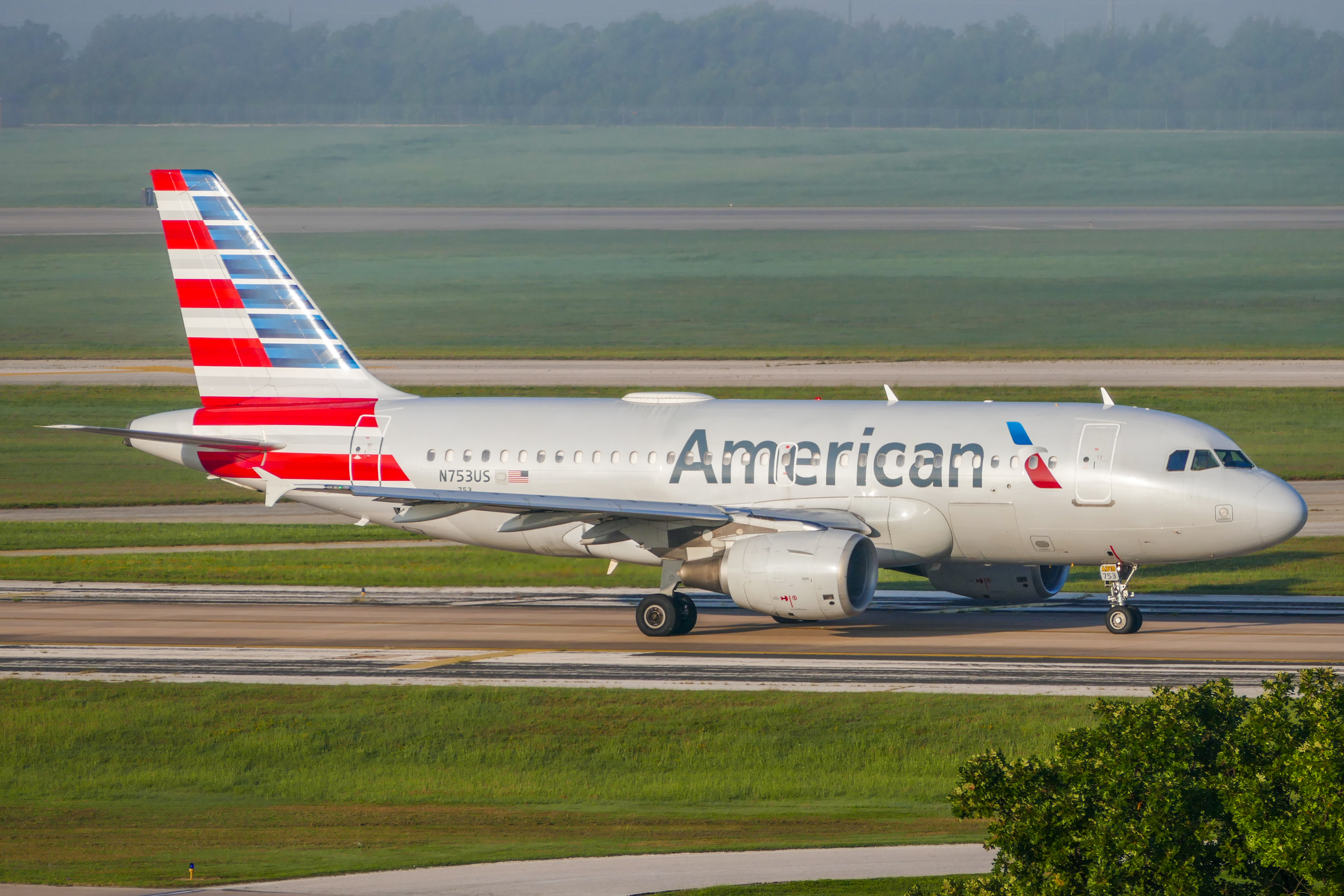 Full size: American Airlines Airbus A319 N753US  at Austin-Bergstrom International Airport