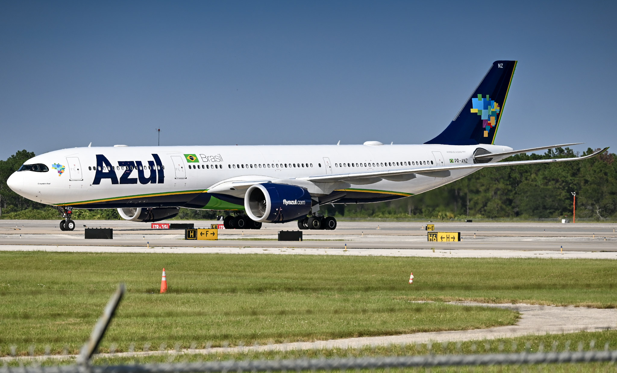 Full size: AZUL Airlines  Airbus A330-900 PR-ANZ at Orlando International Airport