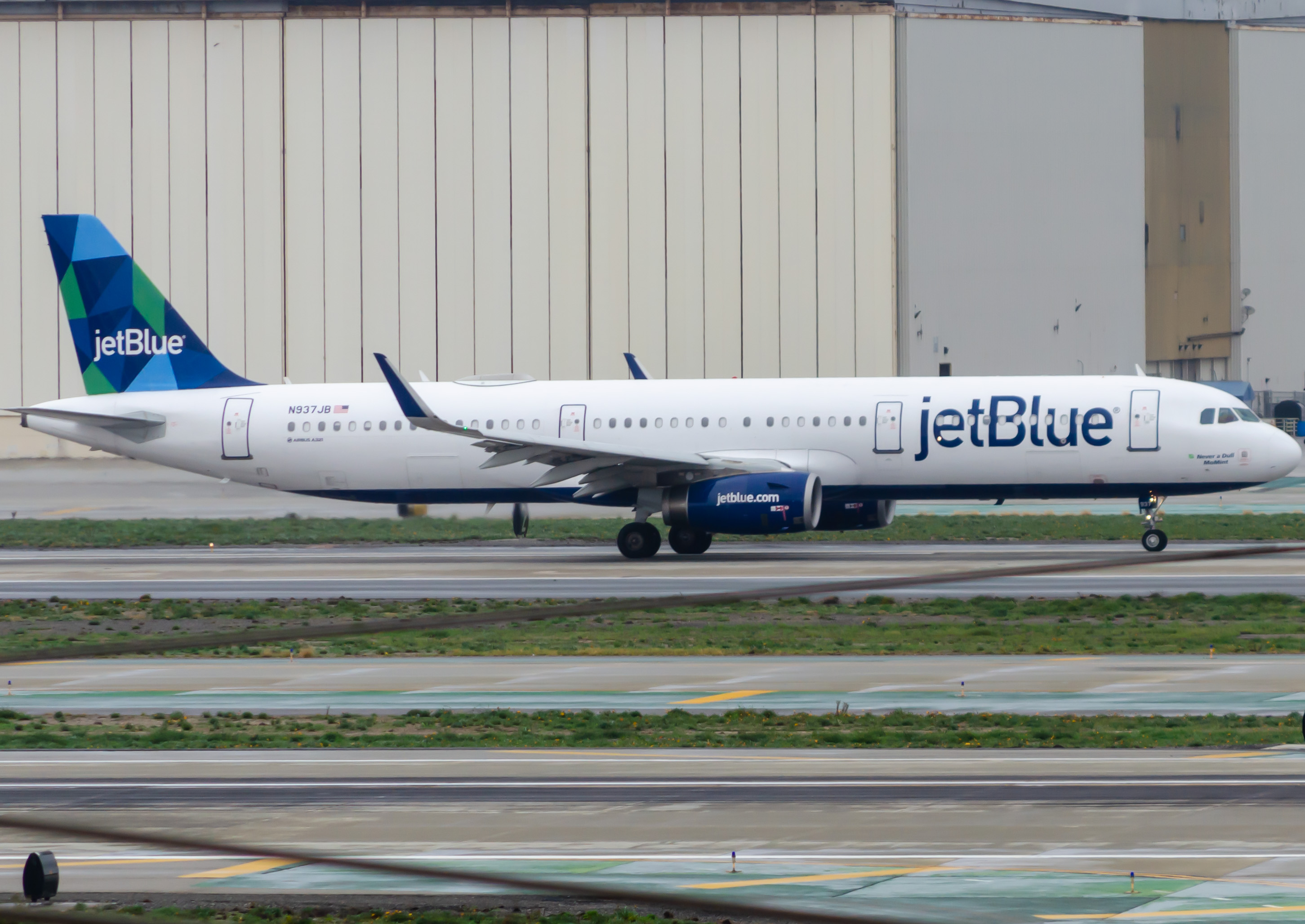 Full size: JetBlue Airways Airbus A321-200 N937JB at Los Angeles International Airport