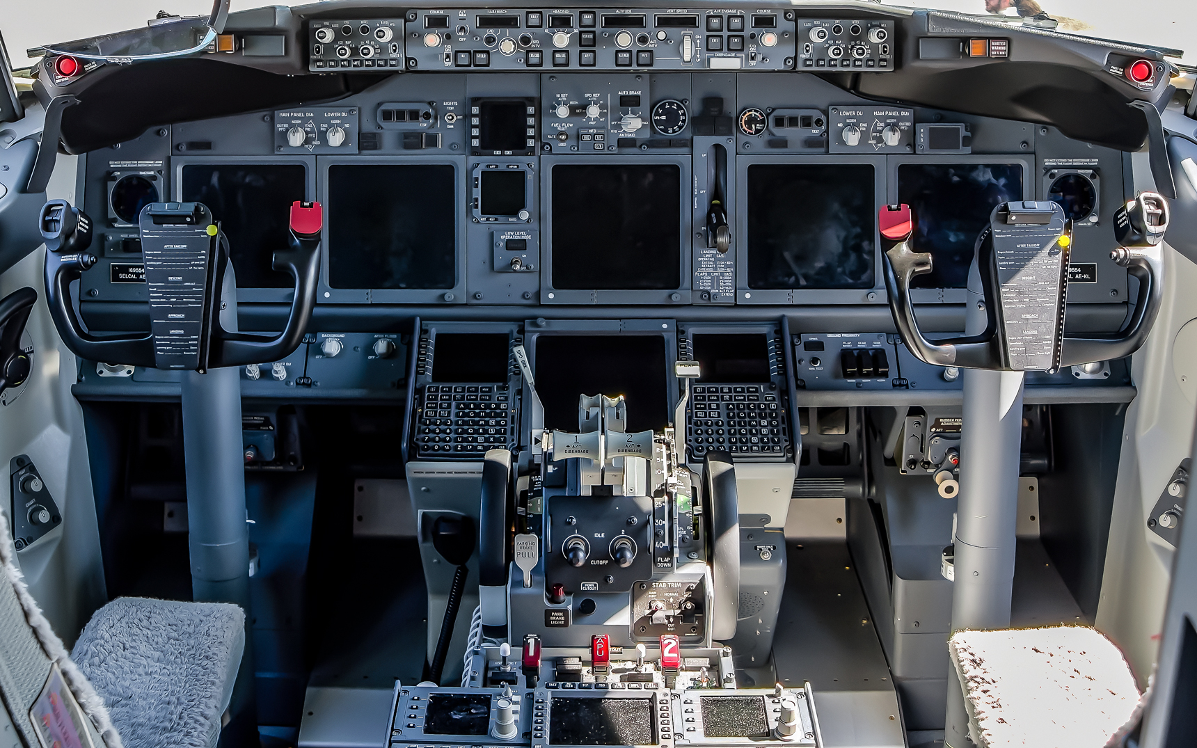Full size: US Navy Boeing P-8A Poseidon 169554 at Cleveland Burke Lakefront Airport