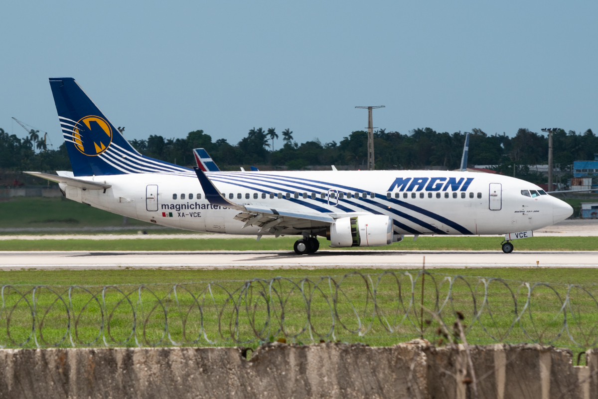 Full size: Magnicharters Boeing 737-300 XA-VCE at Jose Marti International Airport