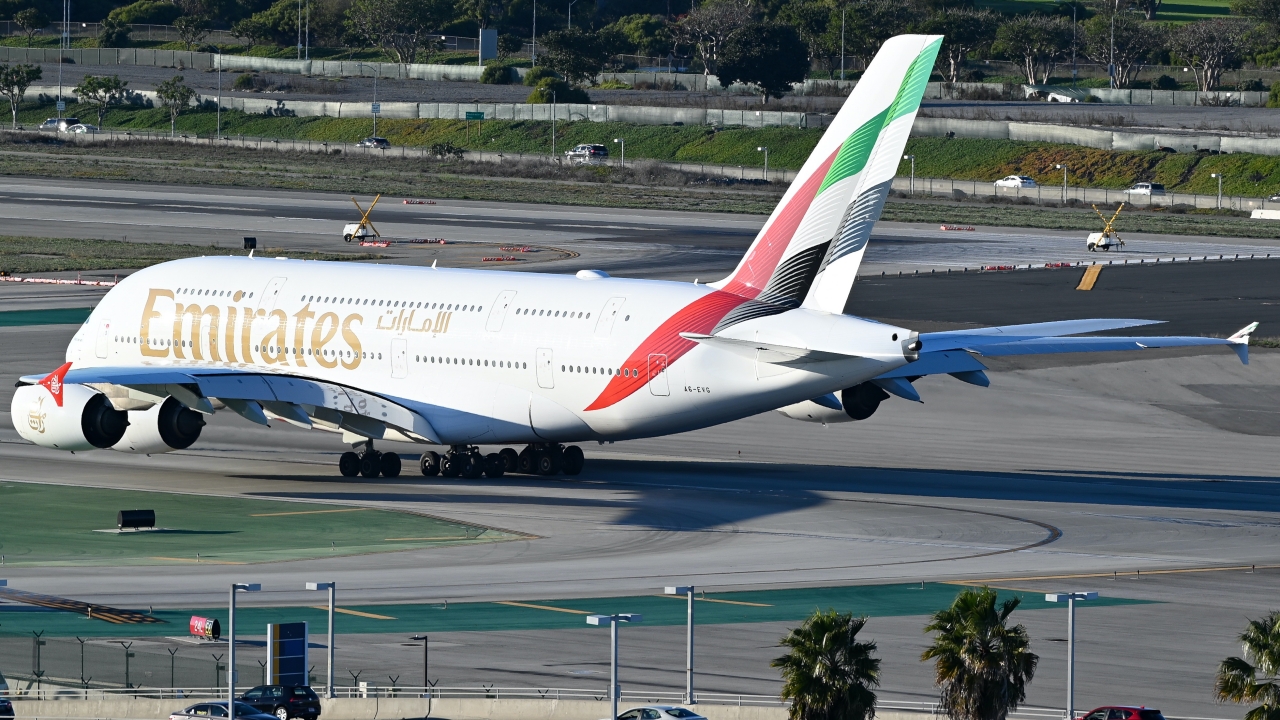 Full size: Emirates Airbus A380-800 A6-EVG at Los Angeles International Airport