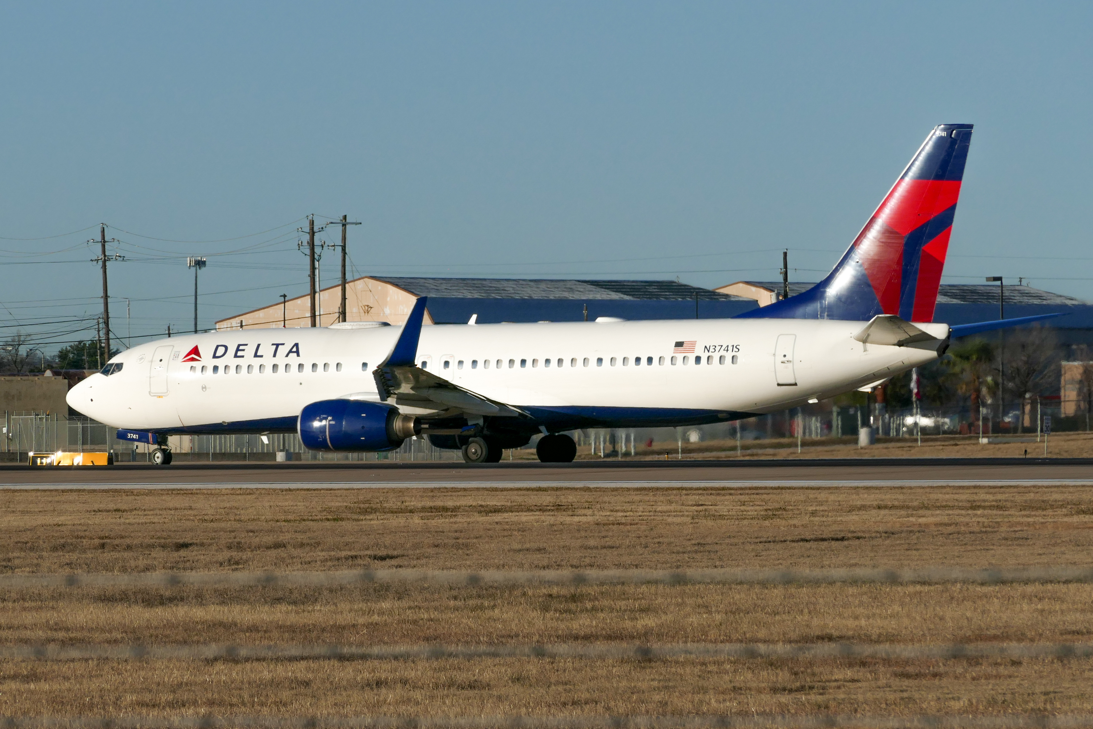 Full size: Delta Airlines Boeing 737-800 N3741S at Austin-Bergstrom International Airport