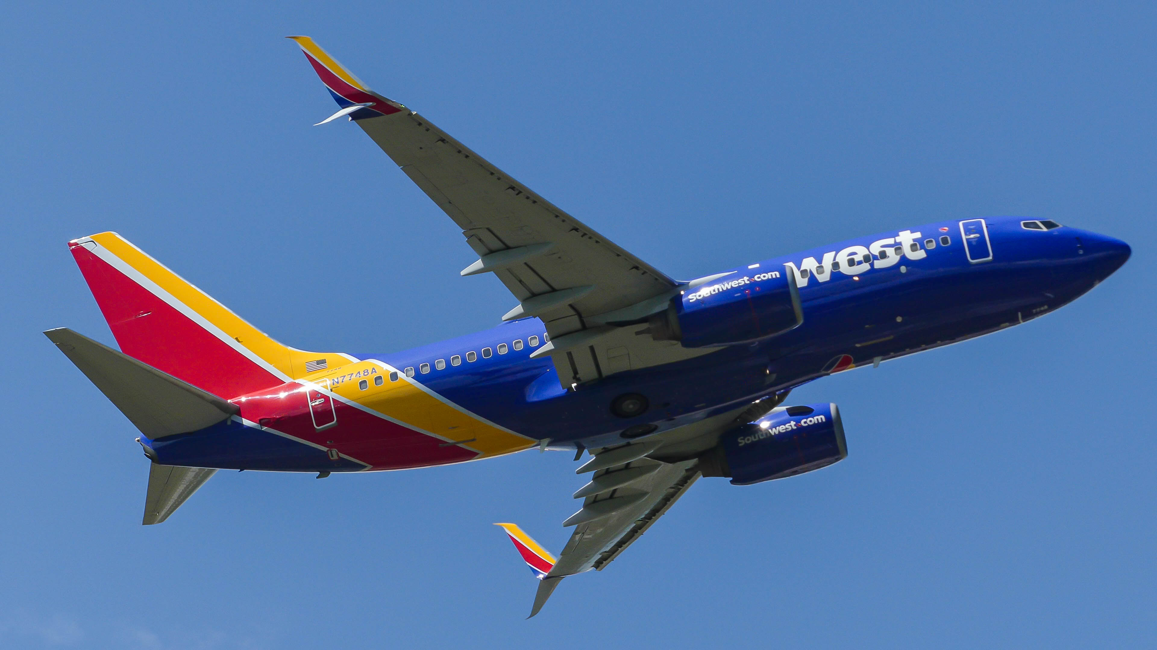 Full size: Southwest Airlines Boeing 737-700 N7748A at Belize City Philip S. W. Goldson International Airport