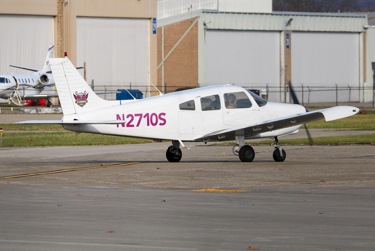 Full size: PRIVATE Piper 28 Cherokee N2710S at Cincinnati Municipal Airport/Lunken Field