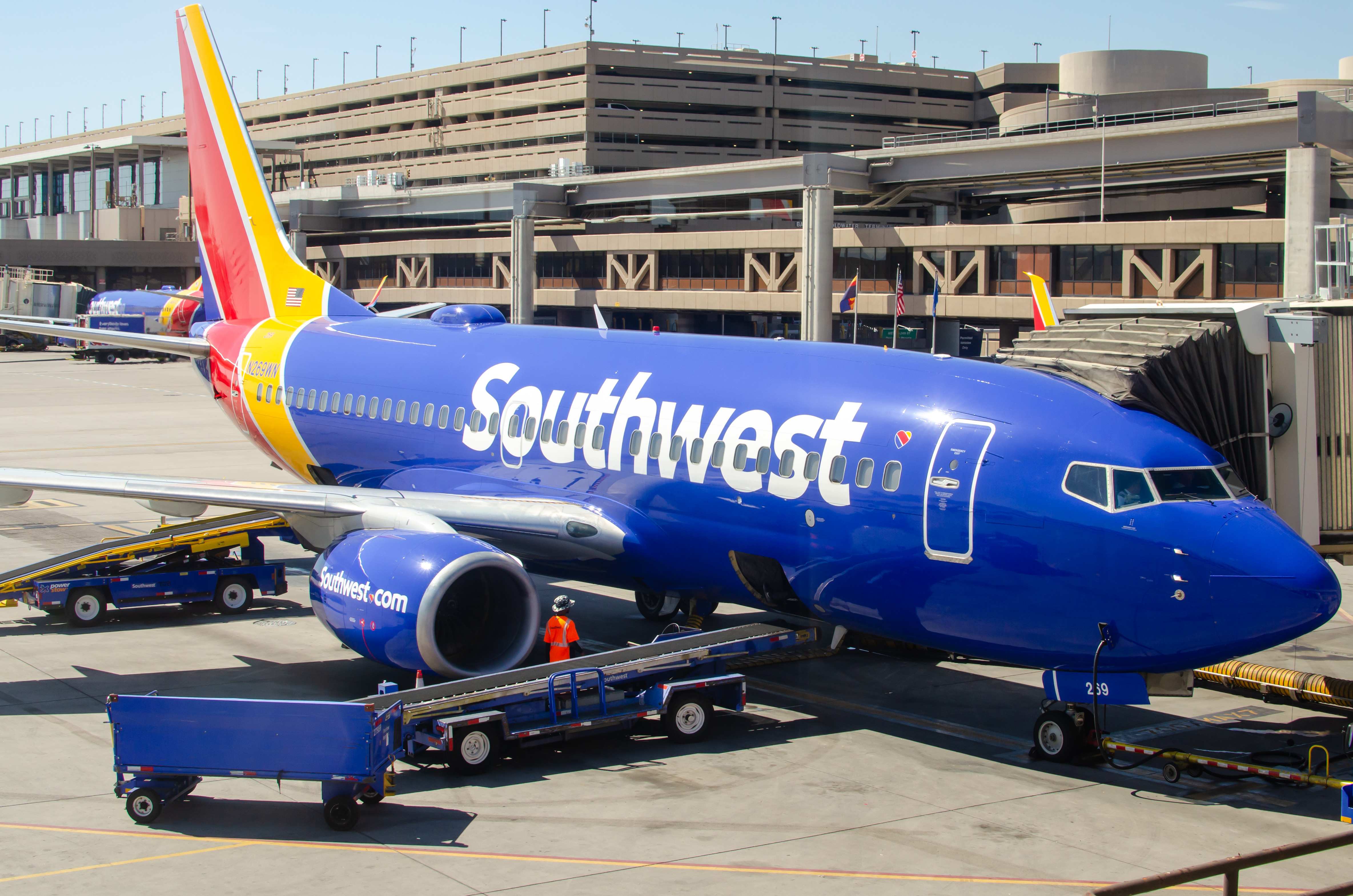 Full size: Southwest Airlines Boeing 737-700 N269WN at Phoenix Sky Harbor International Airport