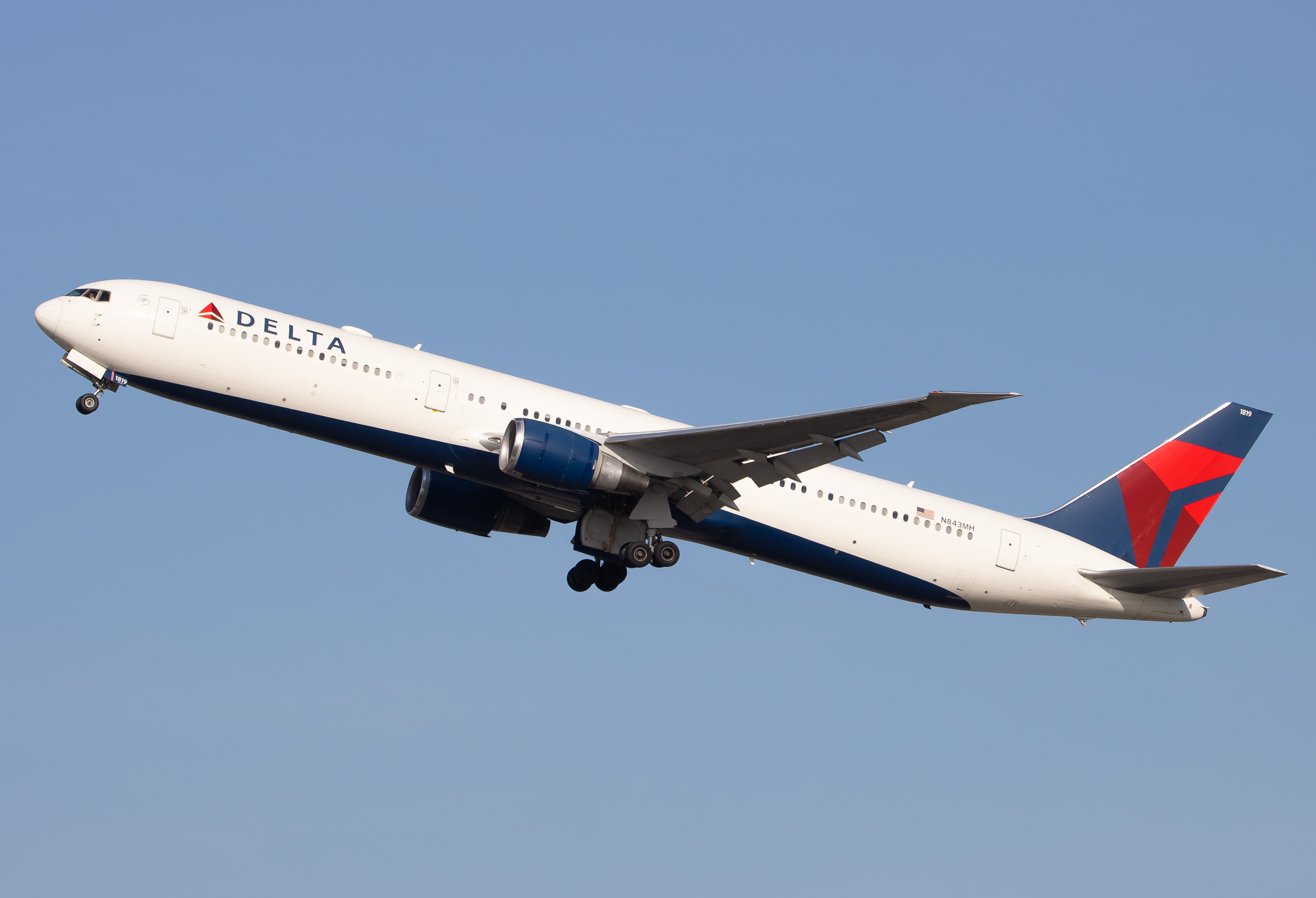 Full size: Delta Airlines Boeing 767-400ER N843MH at Orlando International Airport