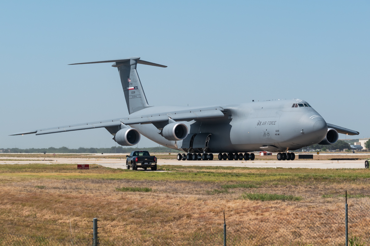 Full size: USAF - United States Air Force Lockheed C-5M Galaxy 86-0018 at Kelly Field Airport