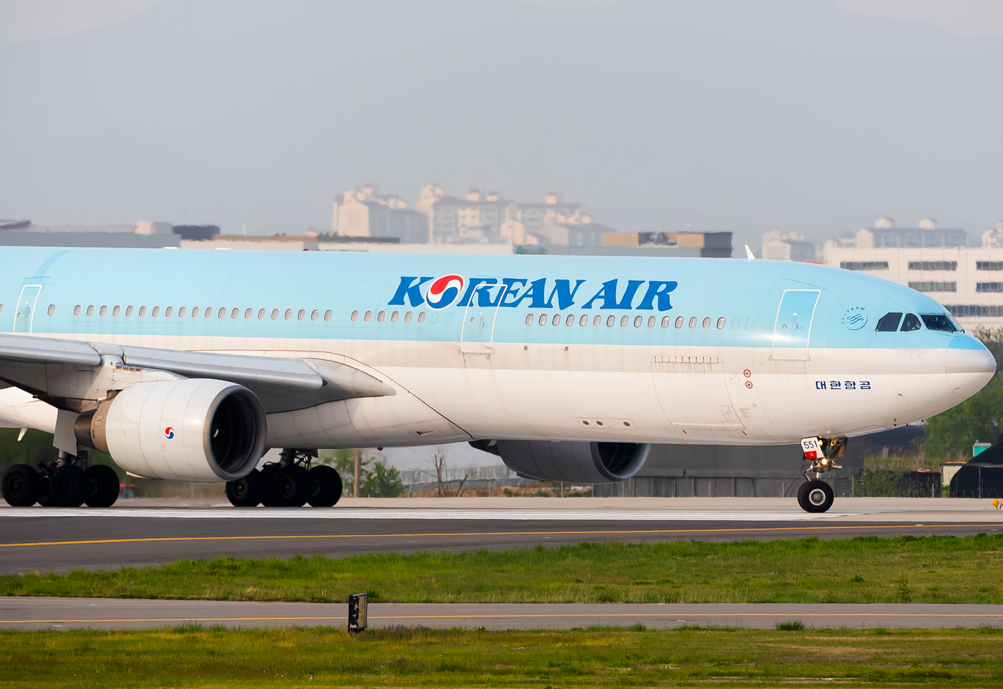 Full size: Korean Air Airbus A330-300 HL7551 at Seoul-Gimpo International Airport