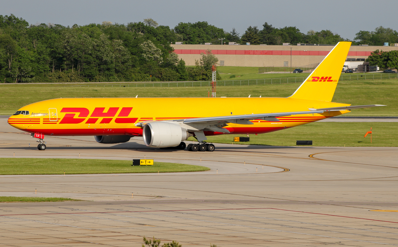 Full size: DHL Boeing 777-F D-AALO at Cincinnati/Northern Kentucky International Airport