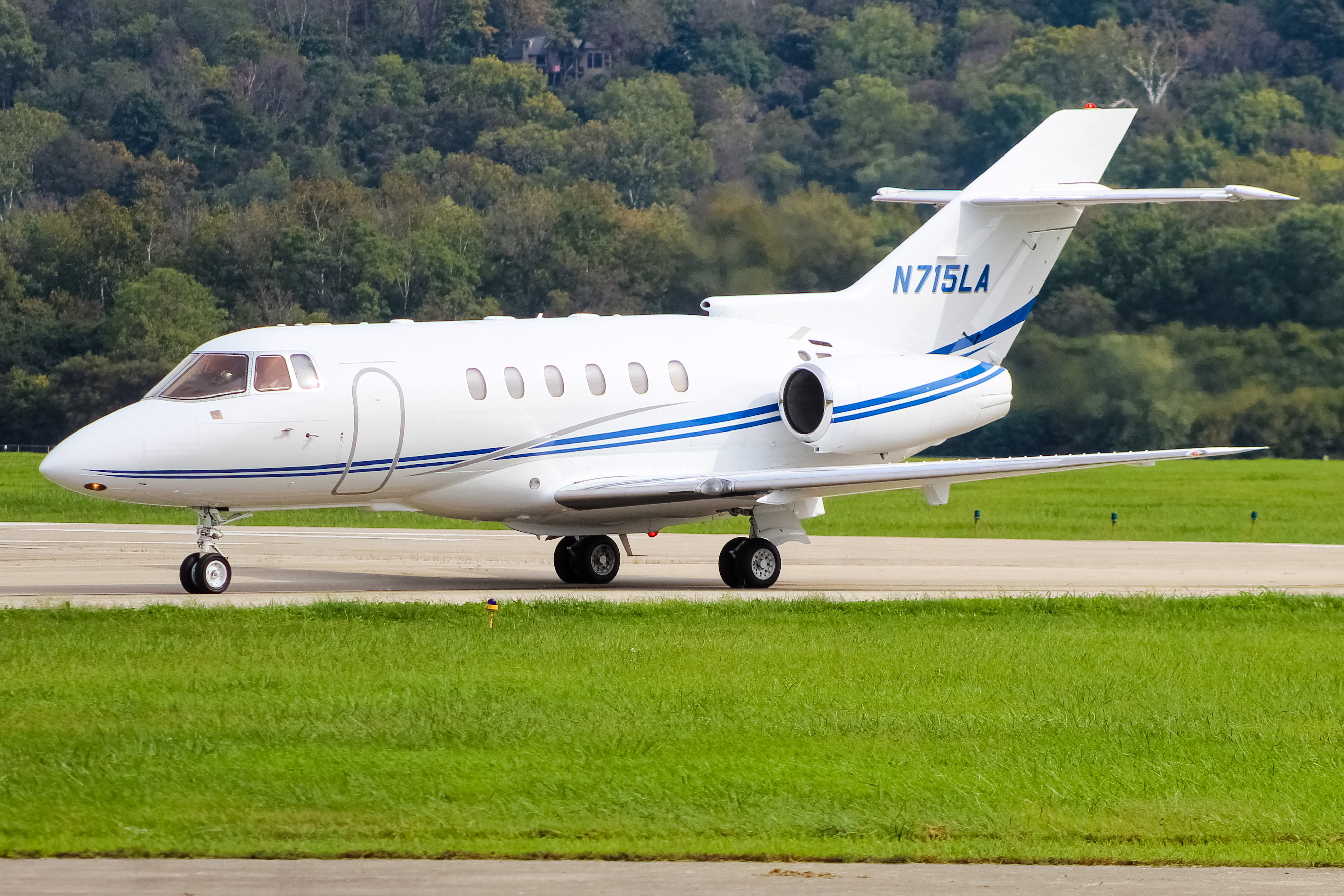 Full size: PRIVATE  Beechcraft Hawker 850XP N715LA at Cincinnati Municipal Airport/Lunken Field