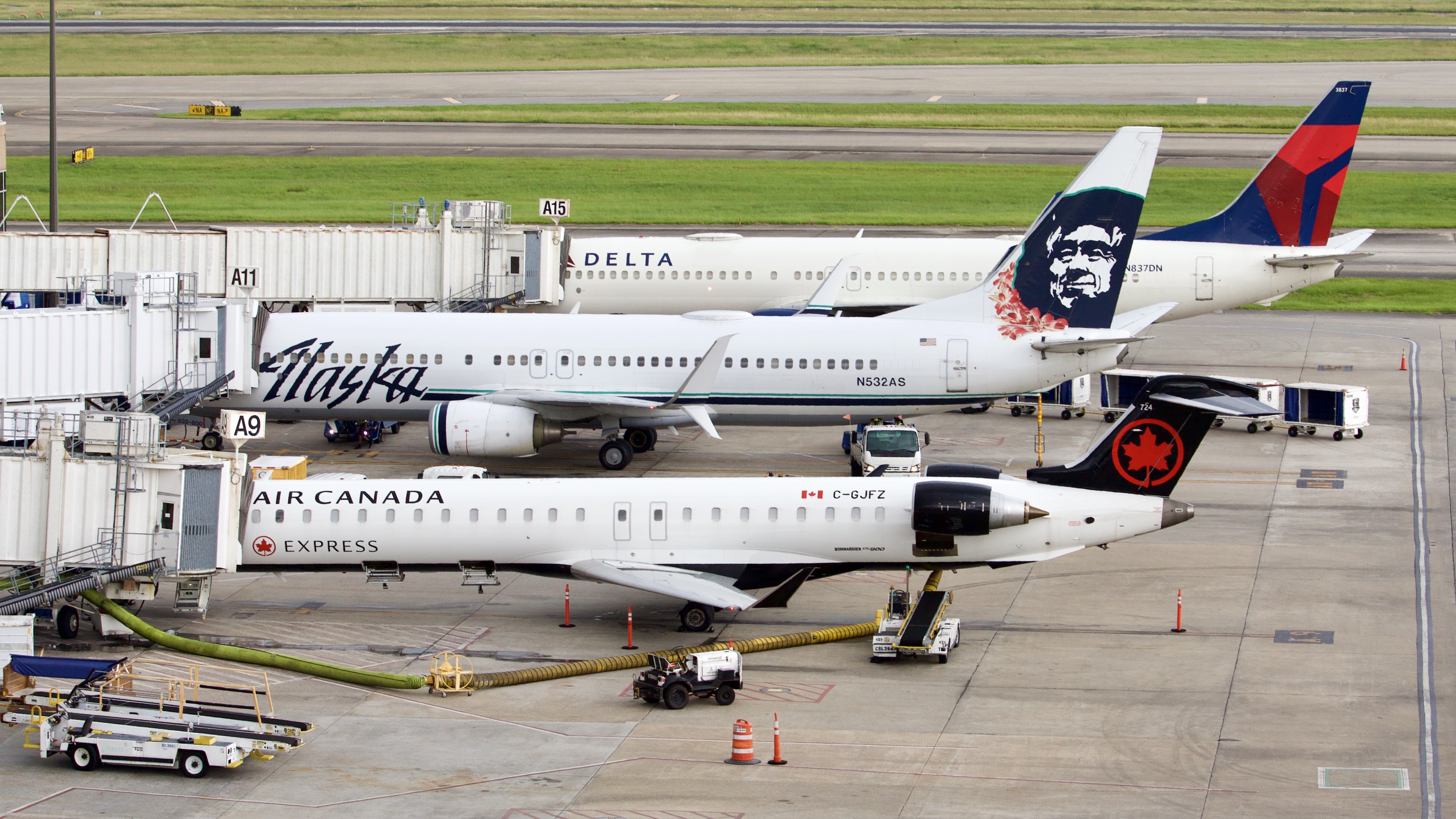 Full size: Airport Photo KIAH at Houston-George Bush Intercontinental Airport
