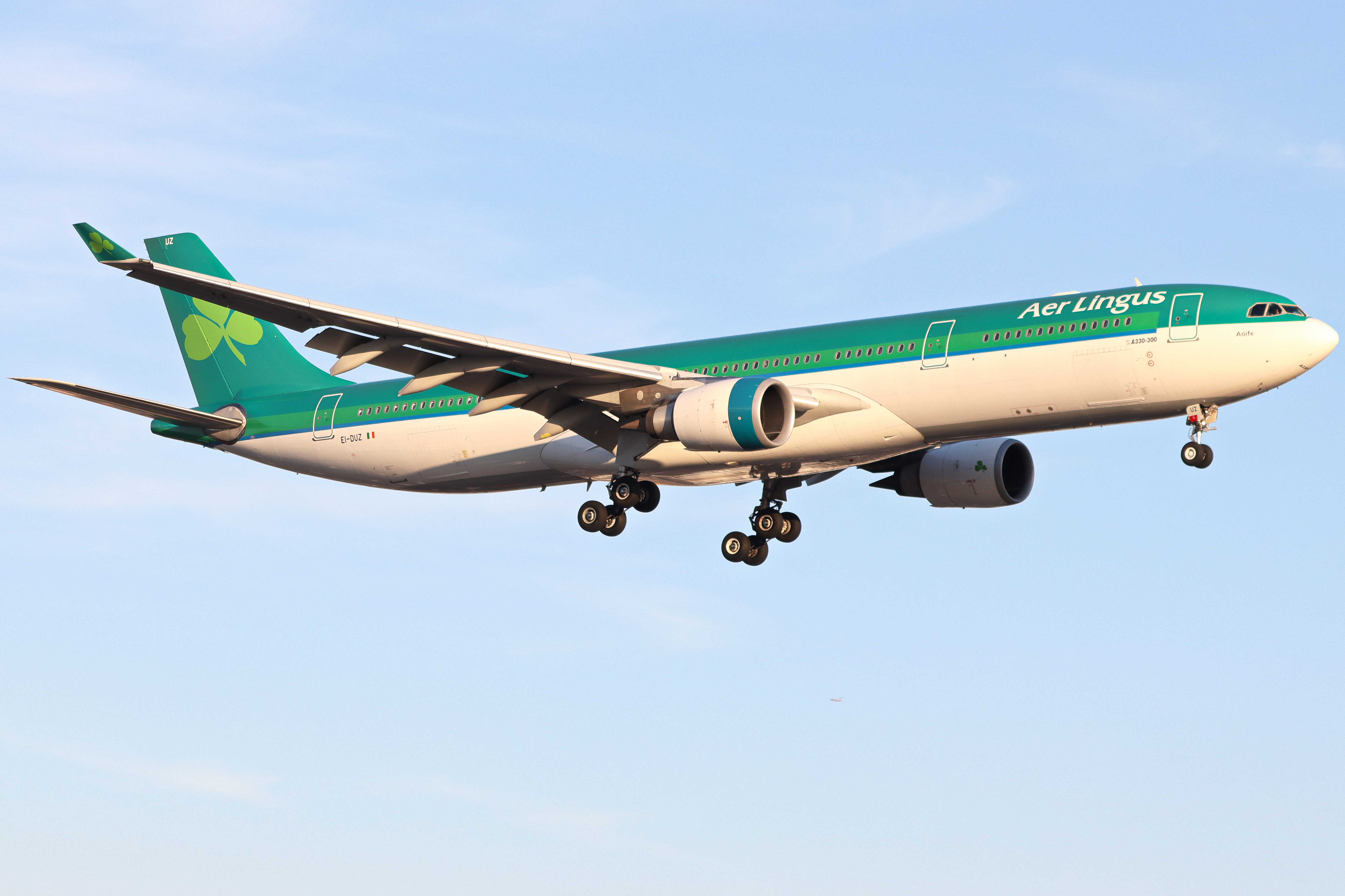 Full size: Aer Lingus Airbus A330-300 EI-DUZ at London Heathrow International Airport