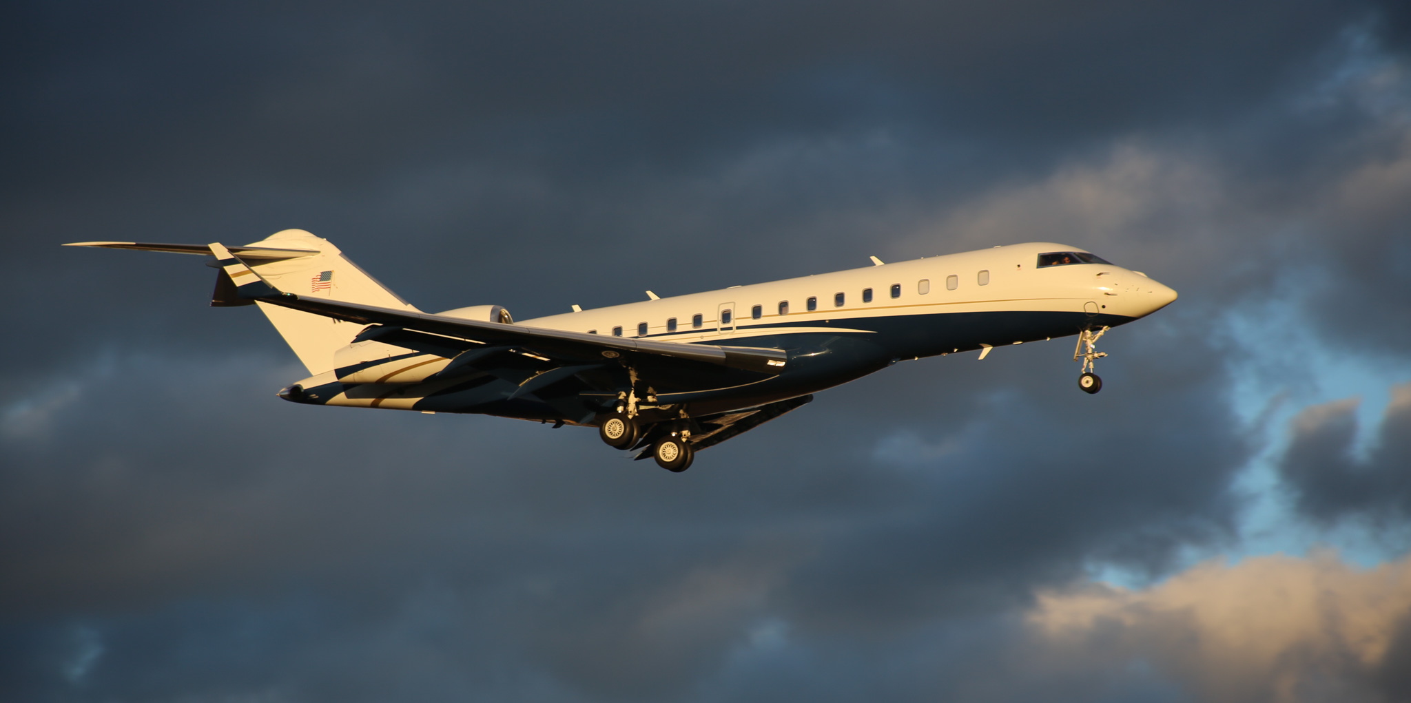 Full size: PRIVATE Bombardier Global 6000 N60XC at Teterboro Airport