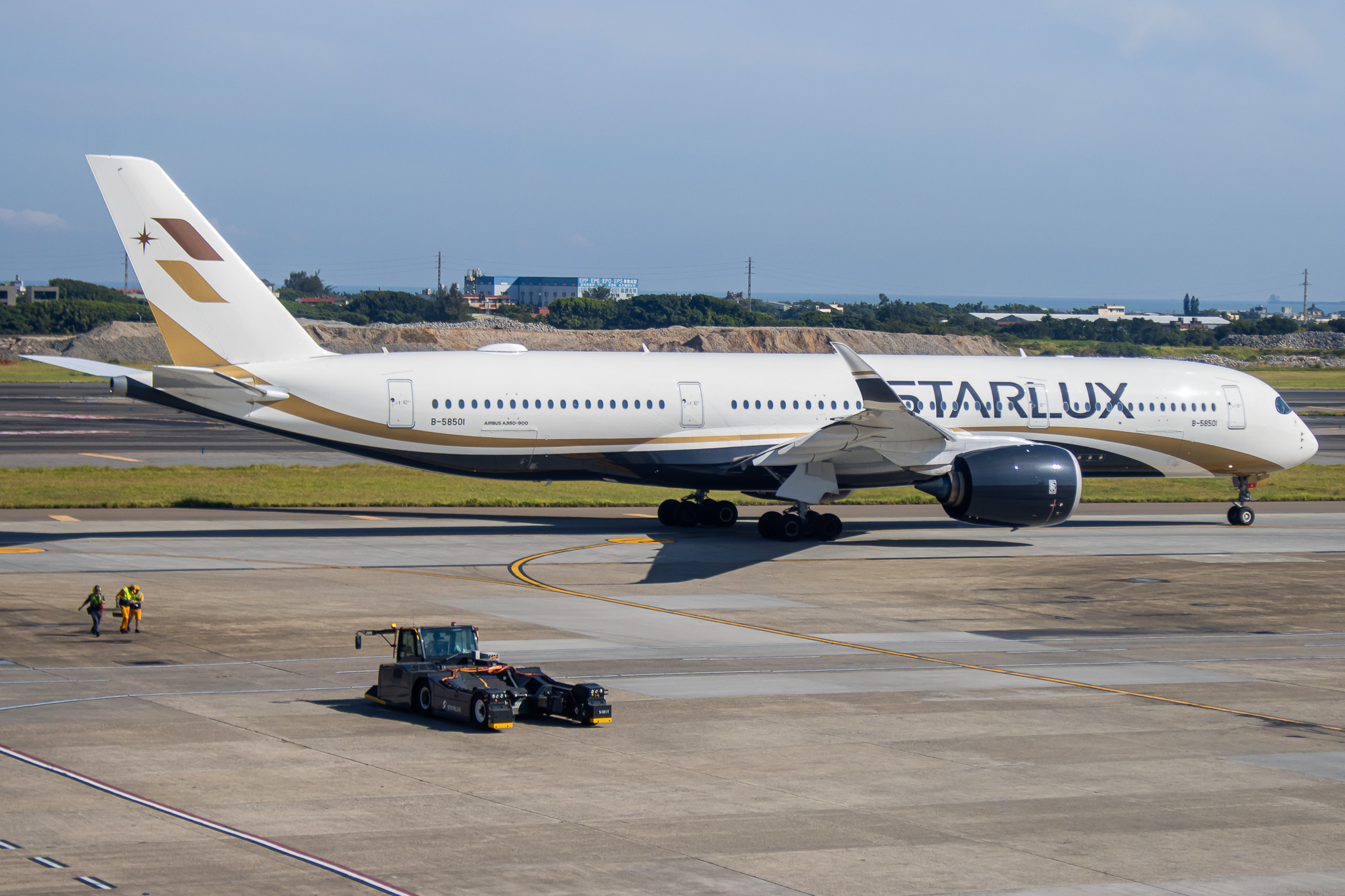 Full size: Starlux Airlines Airbus A350-900 B-58501 at Taiwan Taoyuan International Airport