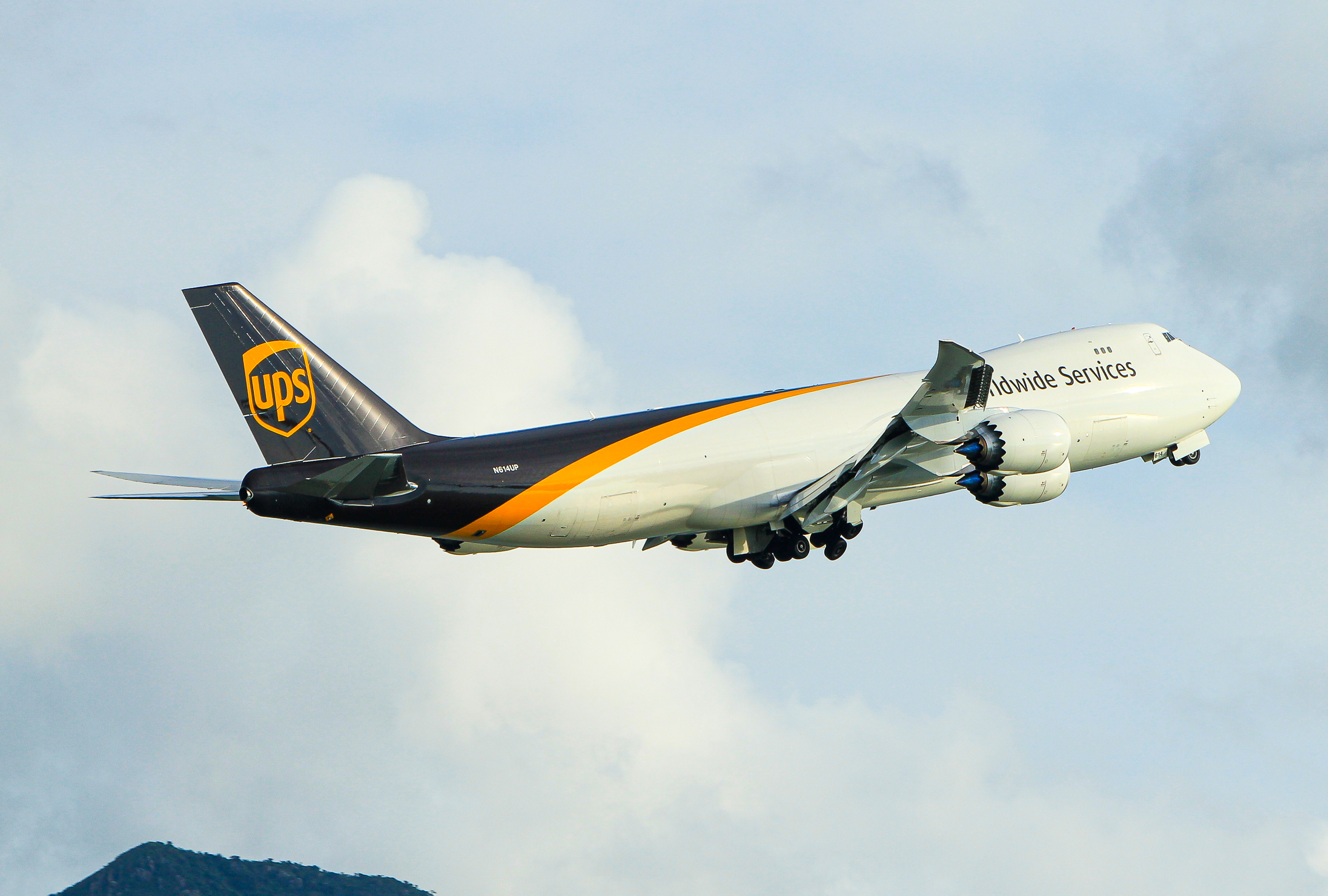 Full size: United Parcel Service Boeing 747-8F N614UP at Hong Kong International Airport