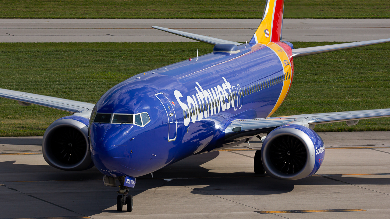 Full size: Southwest Airlines Boeing 737 MAX 8 N8728Q at John Glenn Columbus International Airport