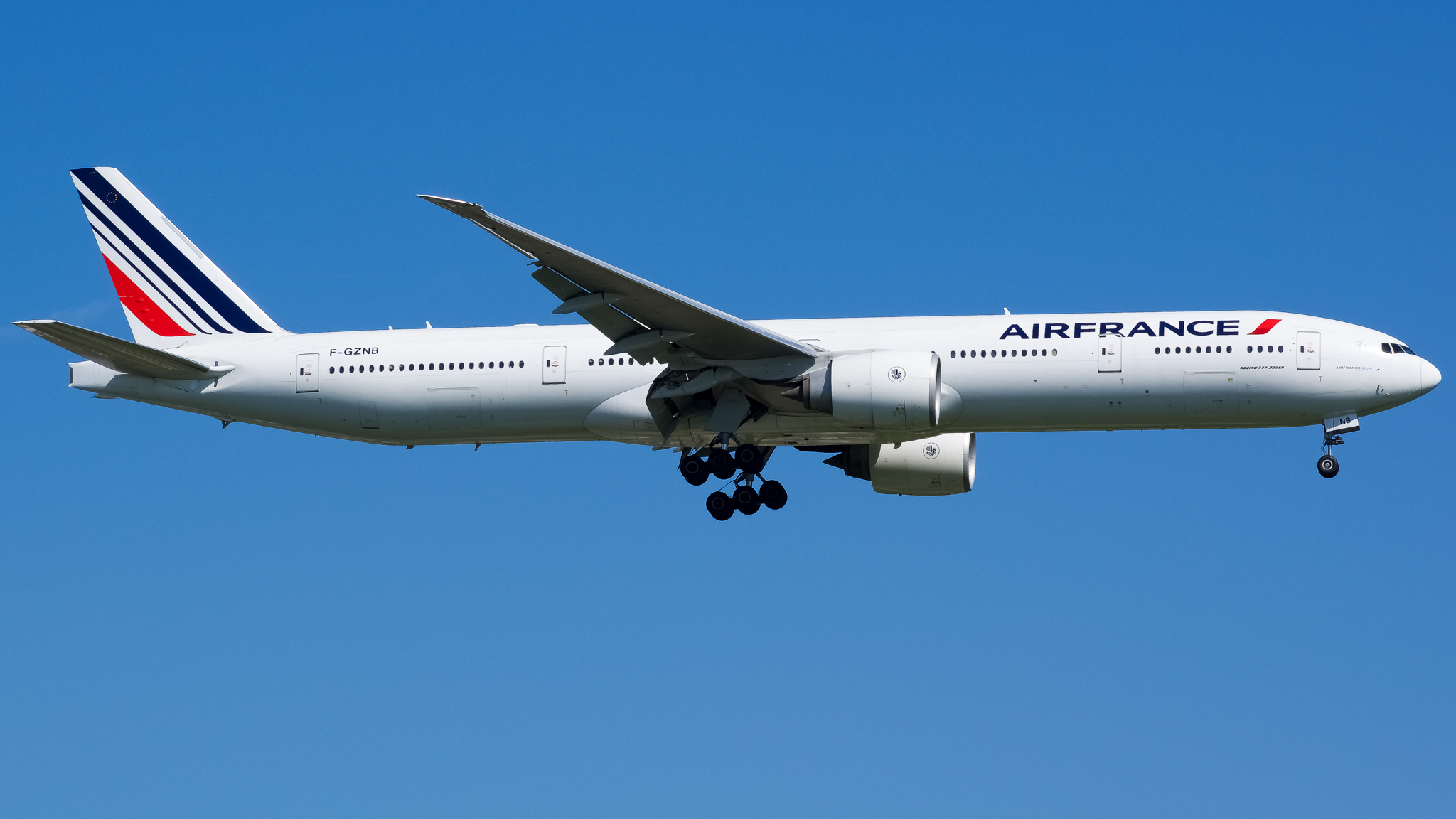 Full size: Air France Boeing 777-300ER F-GZNB at John F. Kennedy International Airport