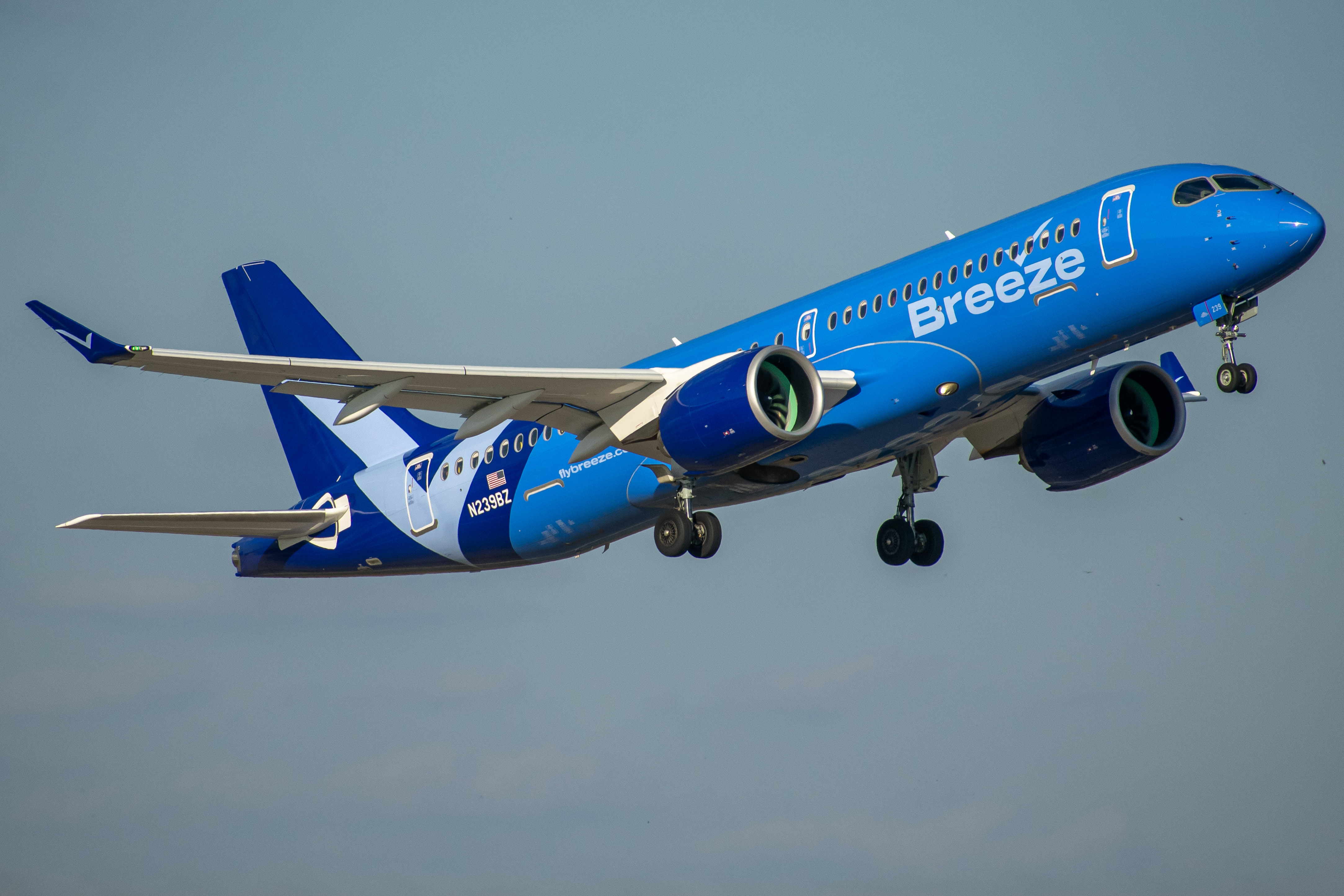 Full size: Breeze Airways Airbus A220-300 N239BZ at Orlando International Airport