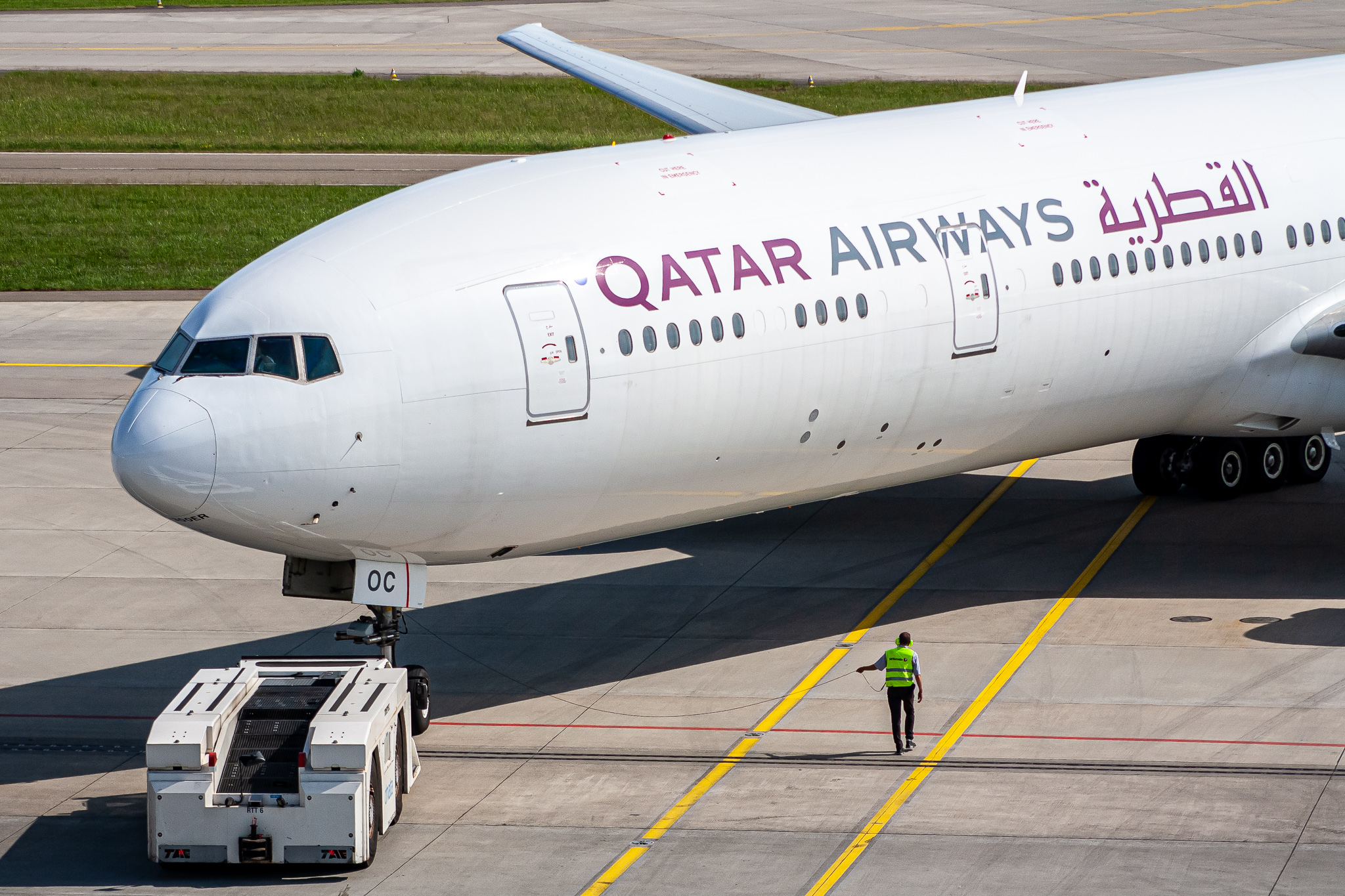 Full size: Qatar Airways Boeing 777-300ER A7-BOC at Zurich-Kloten Airport