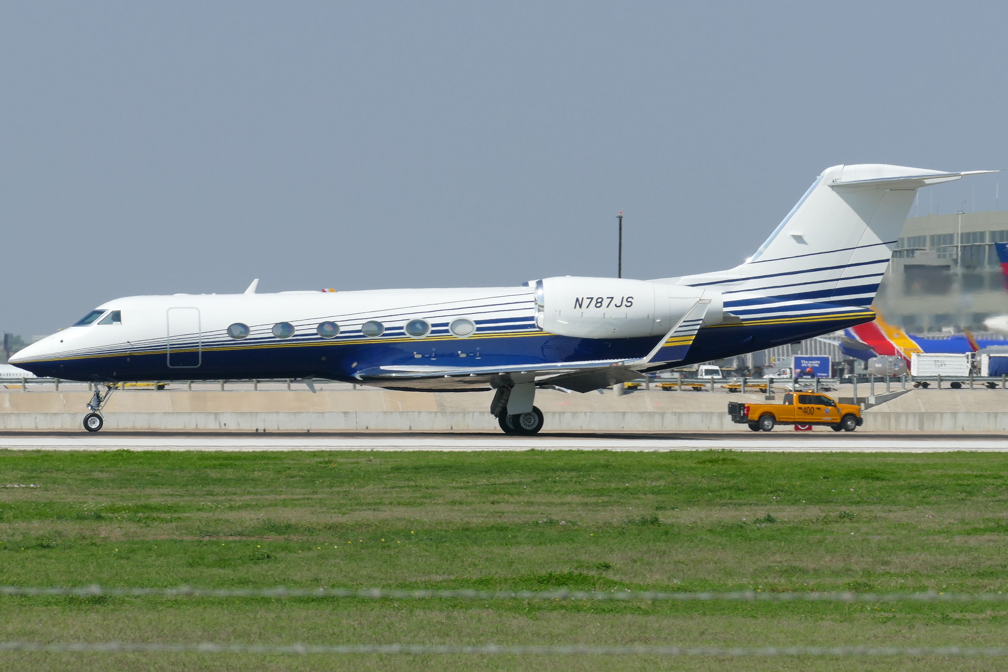 Full size: PRIVATE Gulfstream IV N787JS at Austin-Bergstrom International Airport