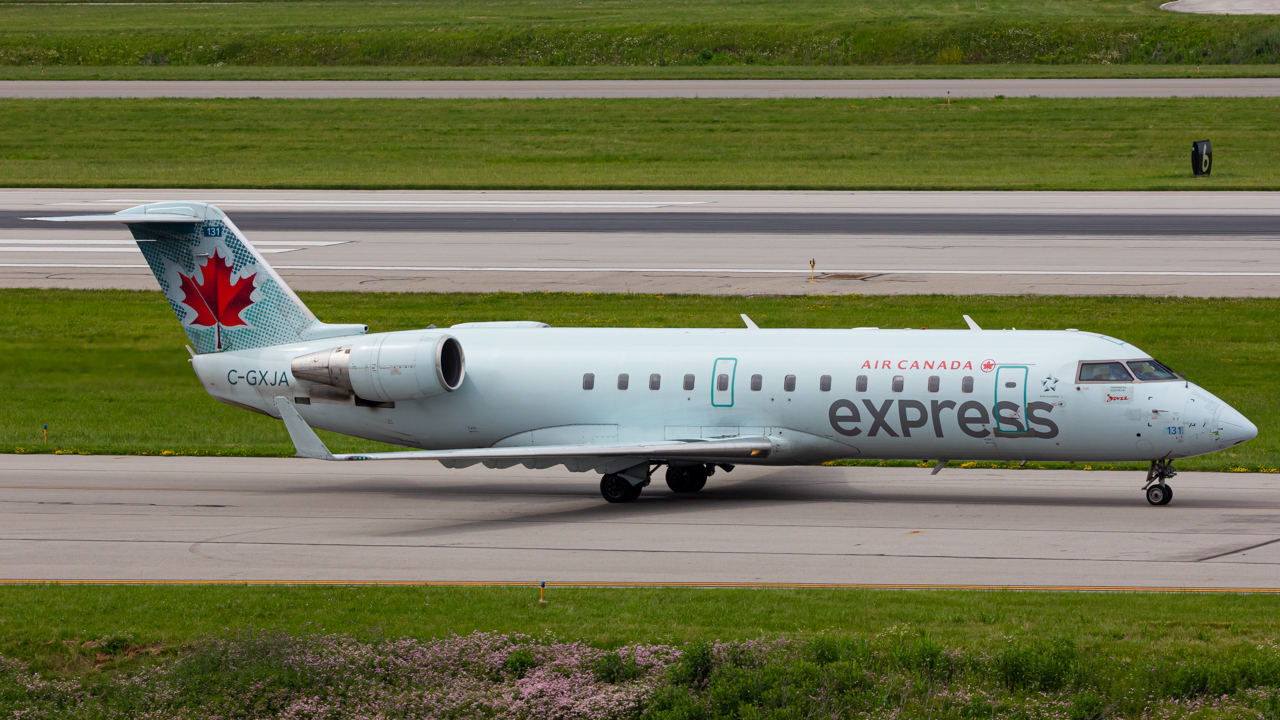 Full size: Air Canada Express Mitsubishi CRJ-200 C-GXJA at John Glenn Columbus International Airport