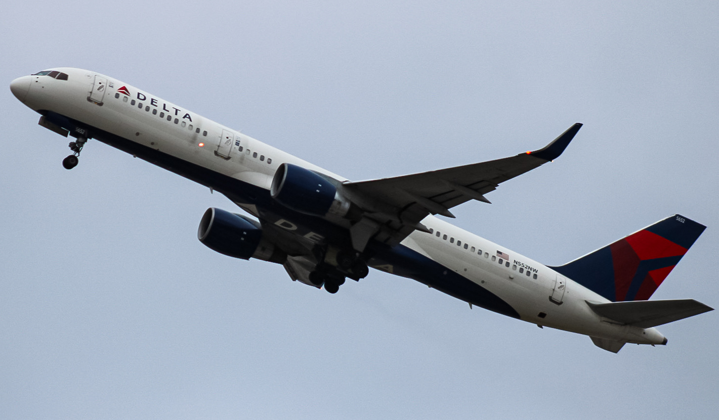 Full size: Delta Airlines Boeing 757-200 N552NW at Minneapolis-St Paul International/Wold-Chamberlain Airport
