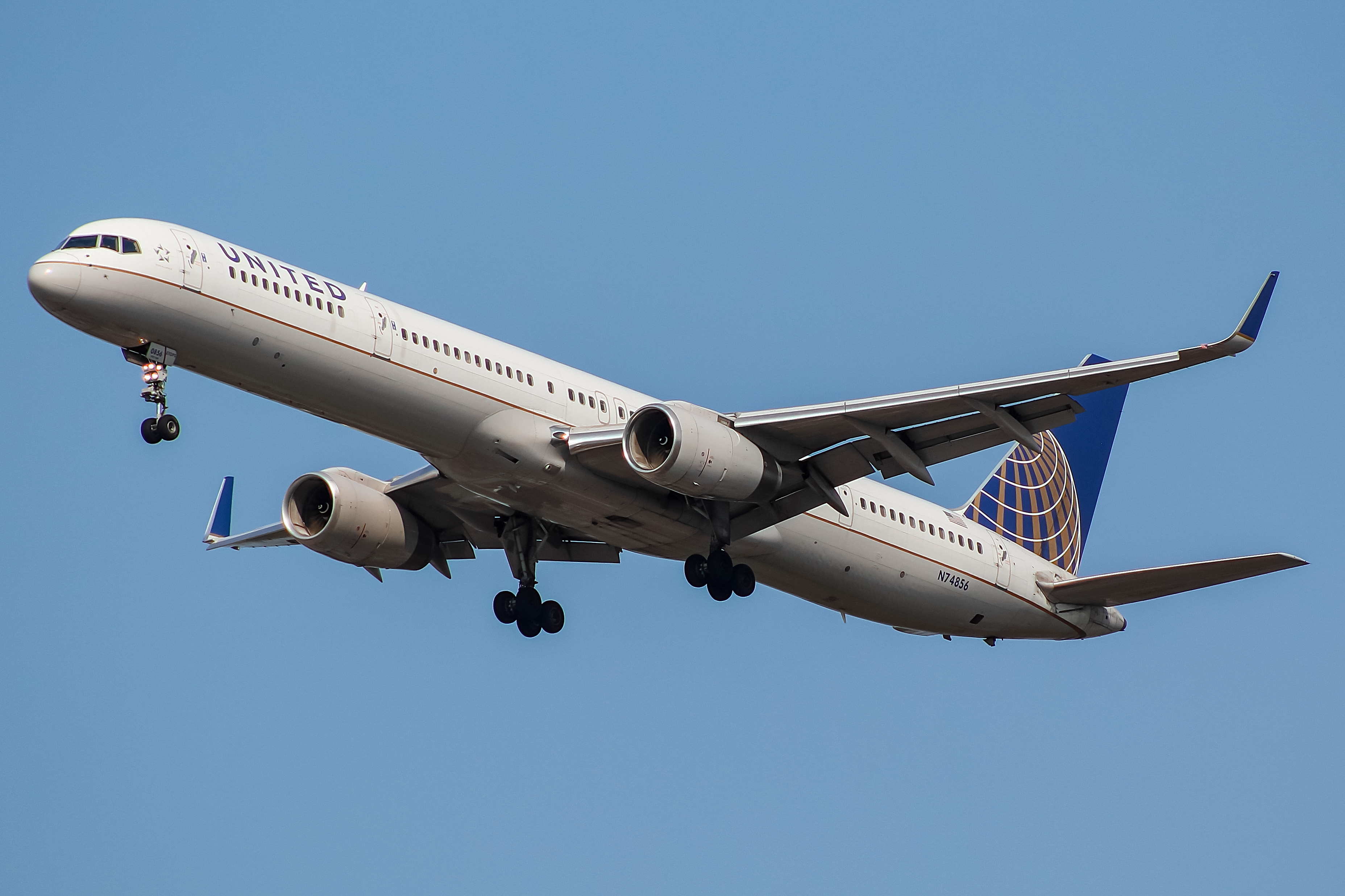 Full size: United Airlines Boeing 757-300 N74856 at Chicago O'Hare International Airport