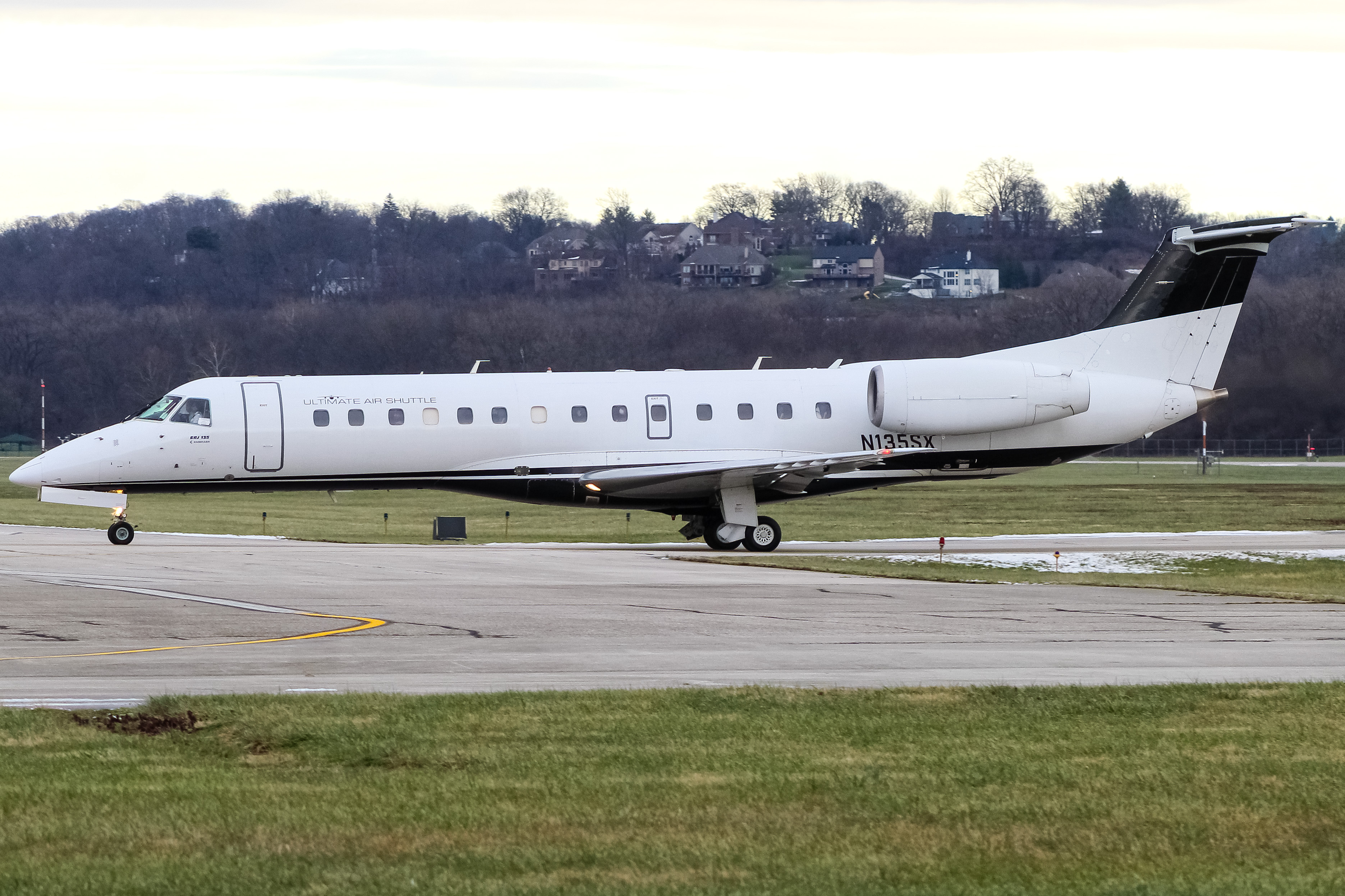 Full size: Ultimate Air Shuttle Embraer ERJ135 N135SX at Cincinnati Municipal Airport/Lunken Field