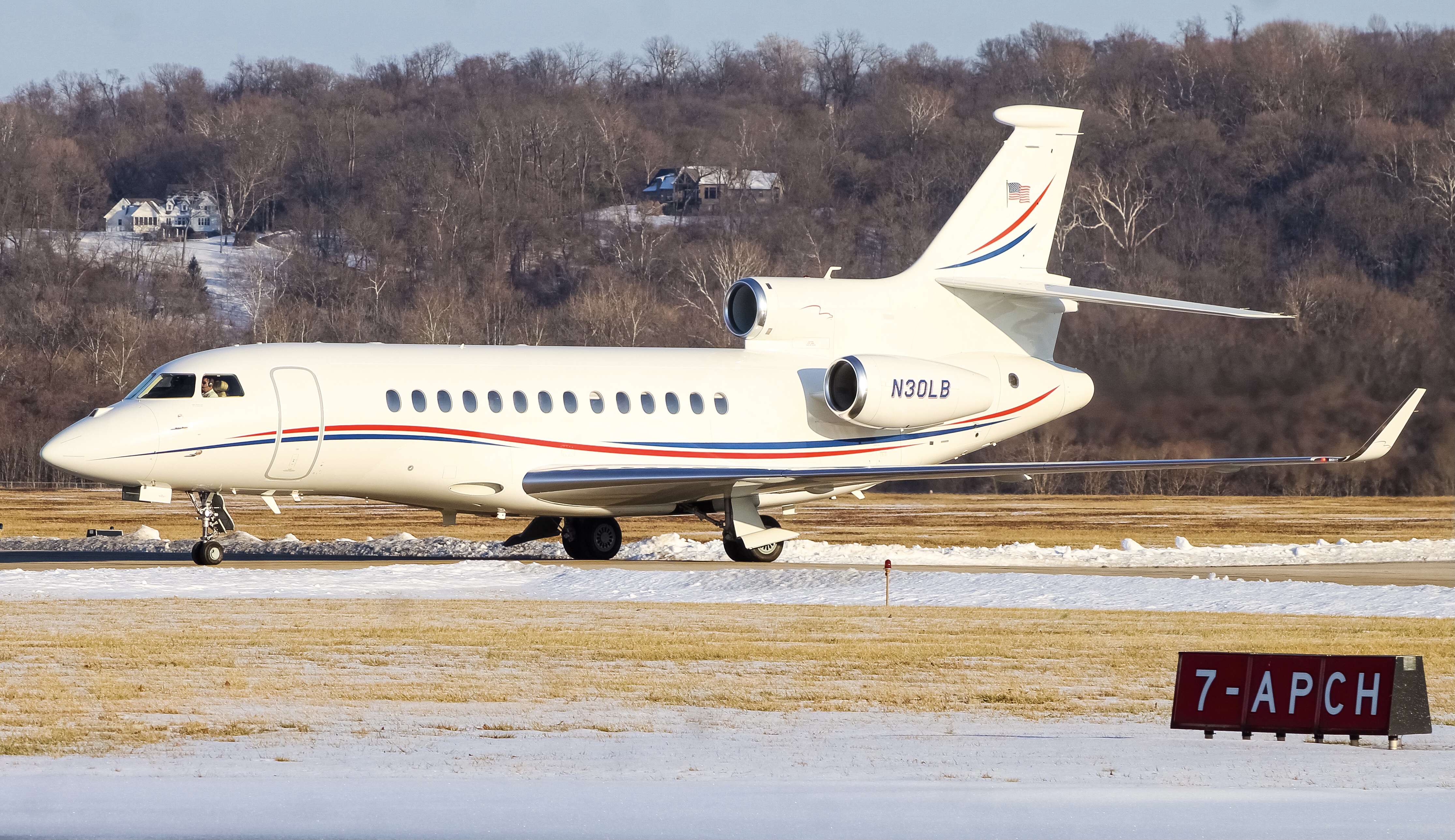 Full size: PRIVATE  Dassault Falcon 7X N30LB at Cincinnati Municipal Airport/Lunken Field