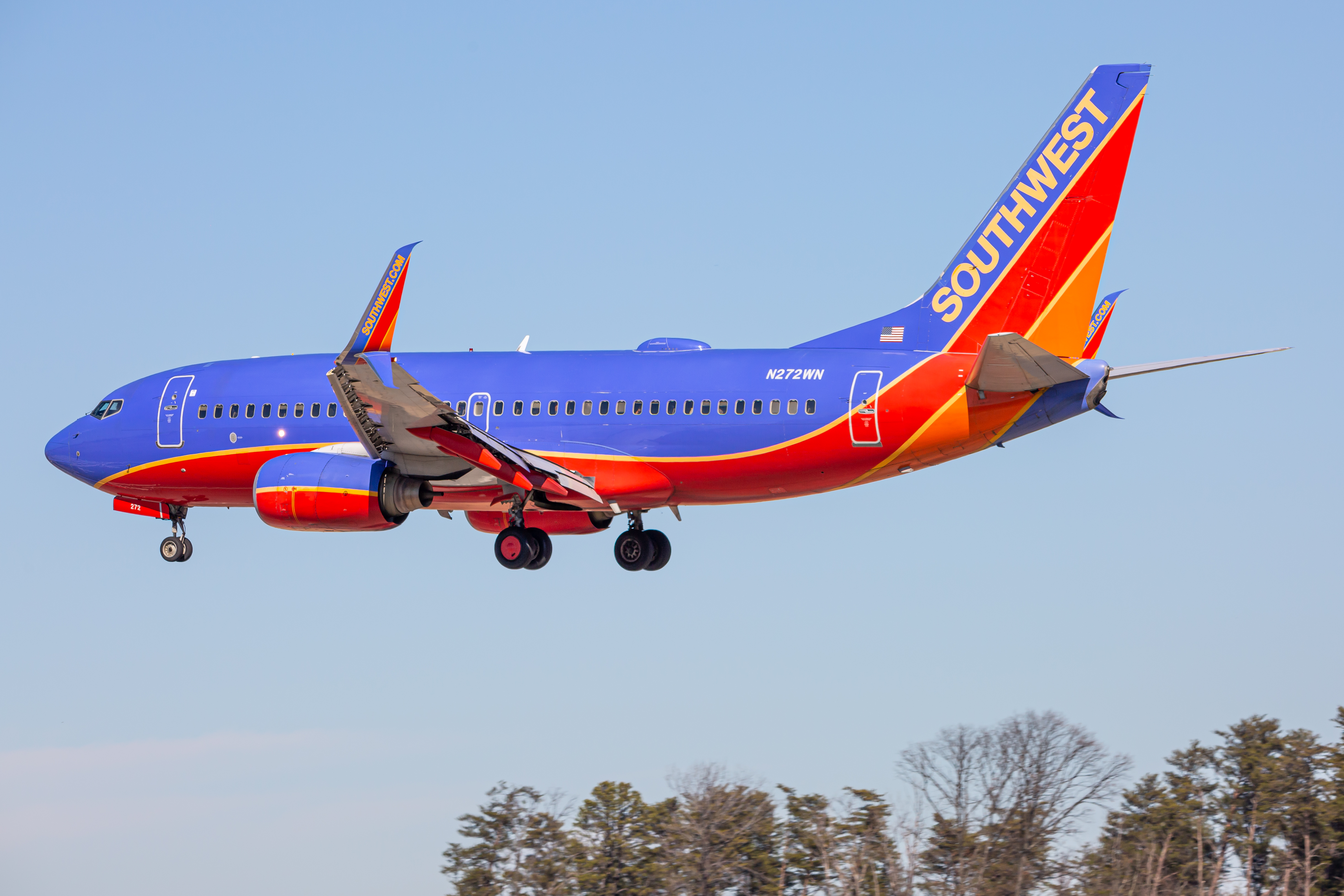 Full size: Southwest Airlines Boeing 737-700 N272WN at Baltimore/Washington International Thurgood Marshall Airport