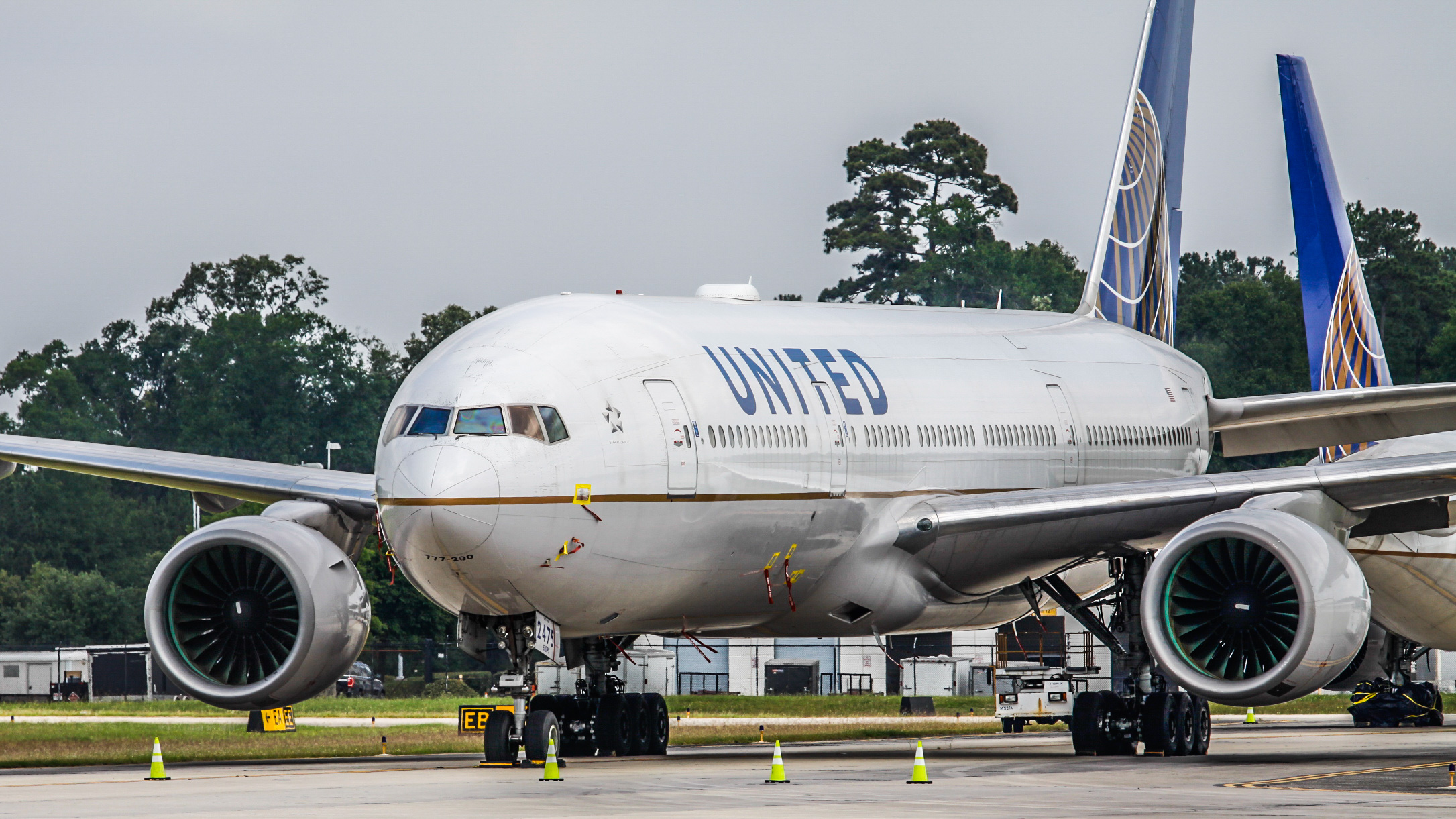 Full size: United Airlines Boeing 777-200ER N775UA at Houston-George Bush Intercontinental Airport